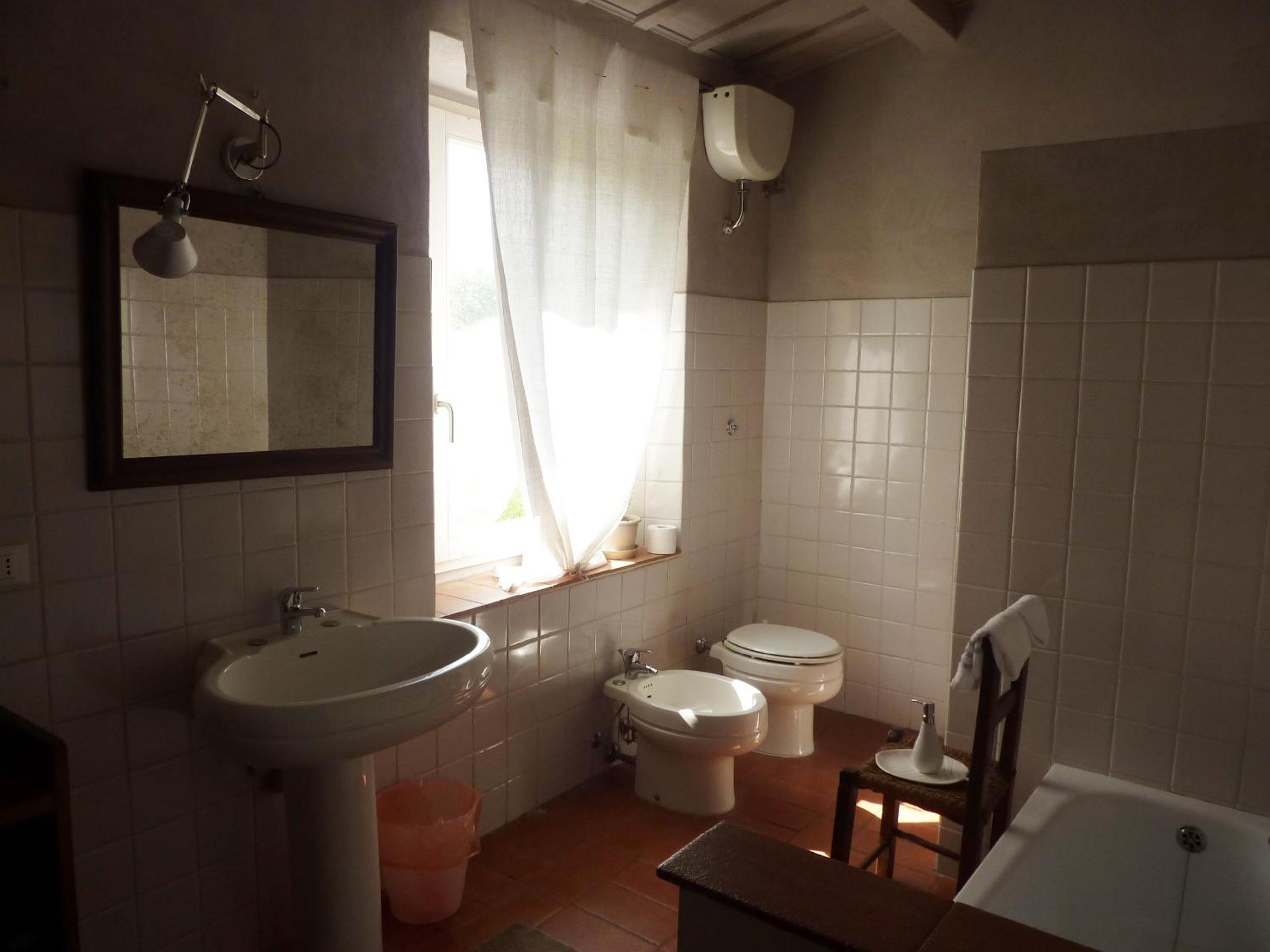 Double Room - Photo 12