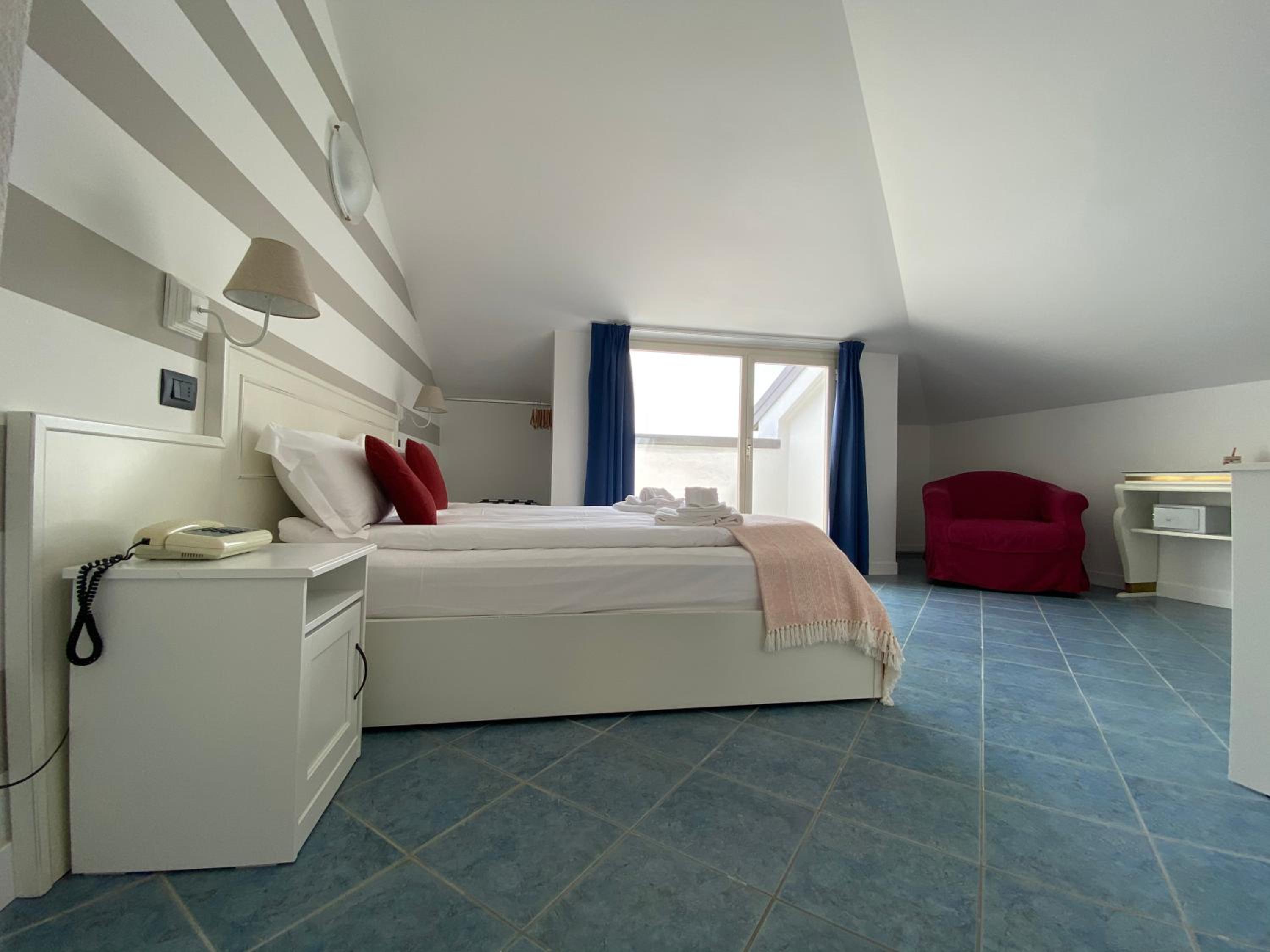 Superior Double or Twin Room with Lake View
