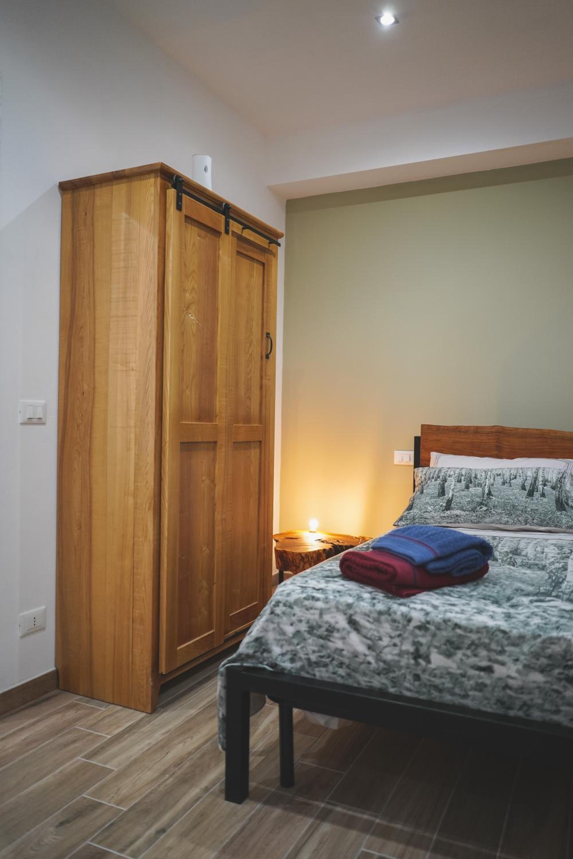 Deluxe King Room - Photo 20
