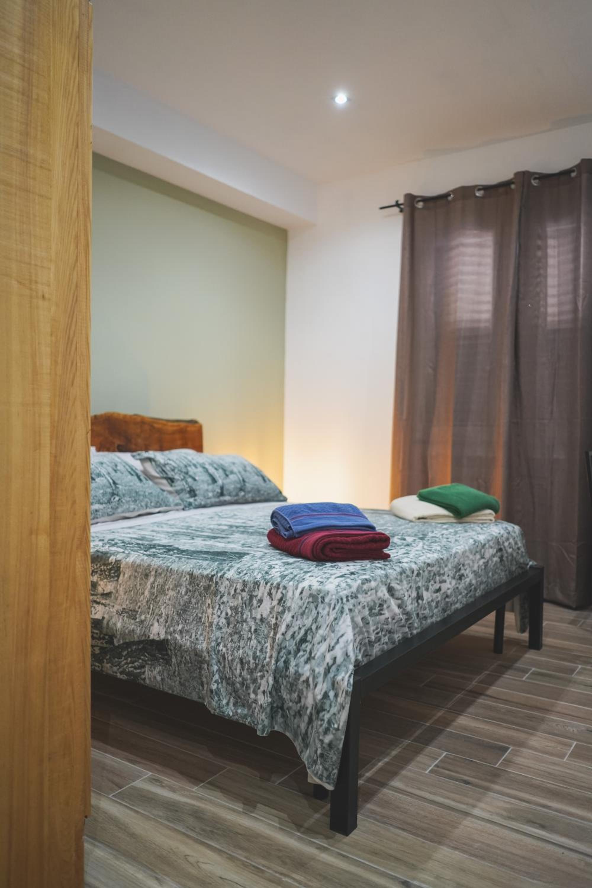 Deluxe King Room - Photo 19