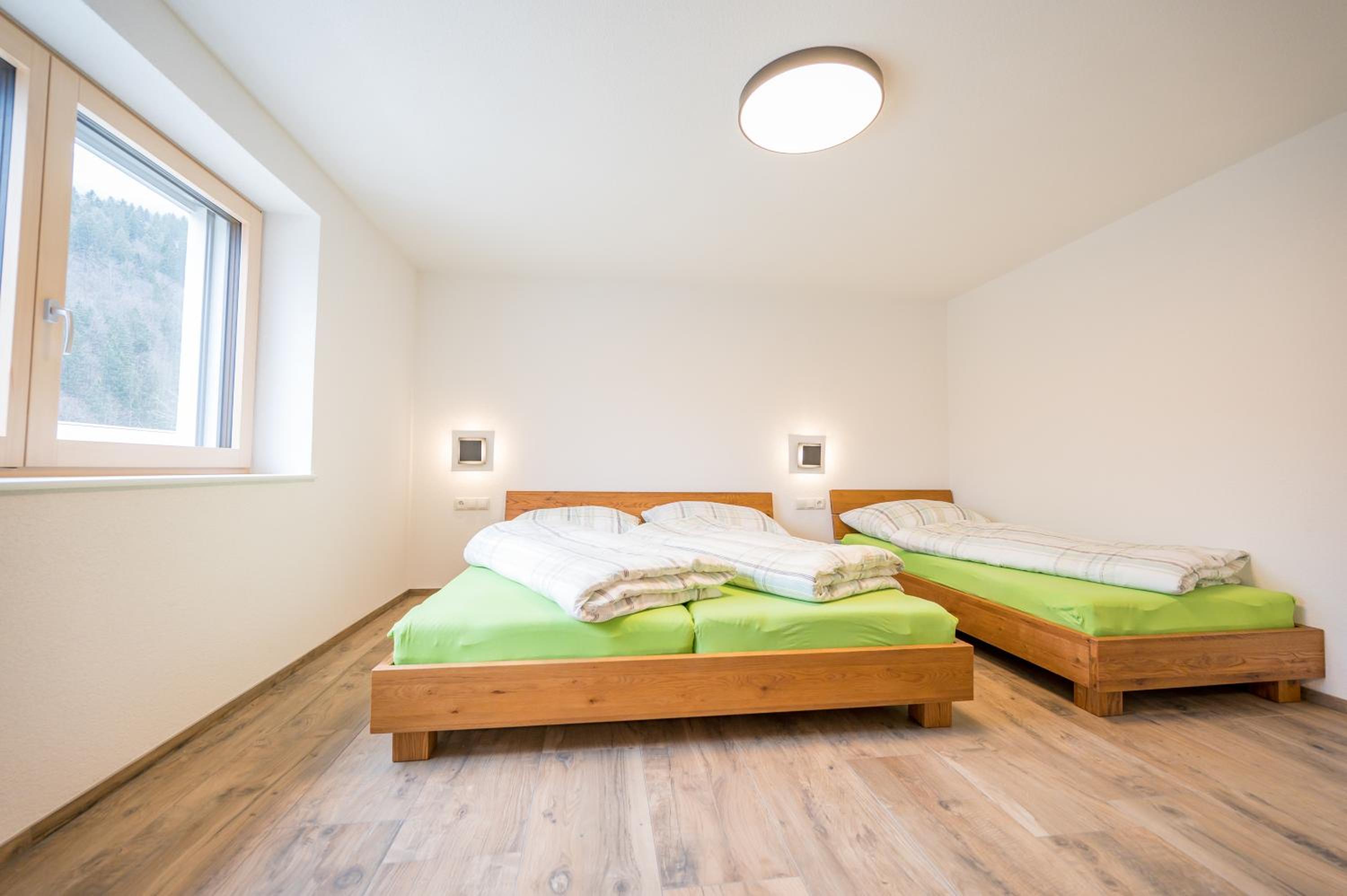 One-Bedroom Apartment with Shower photo 1
