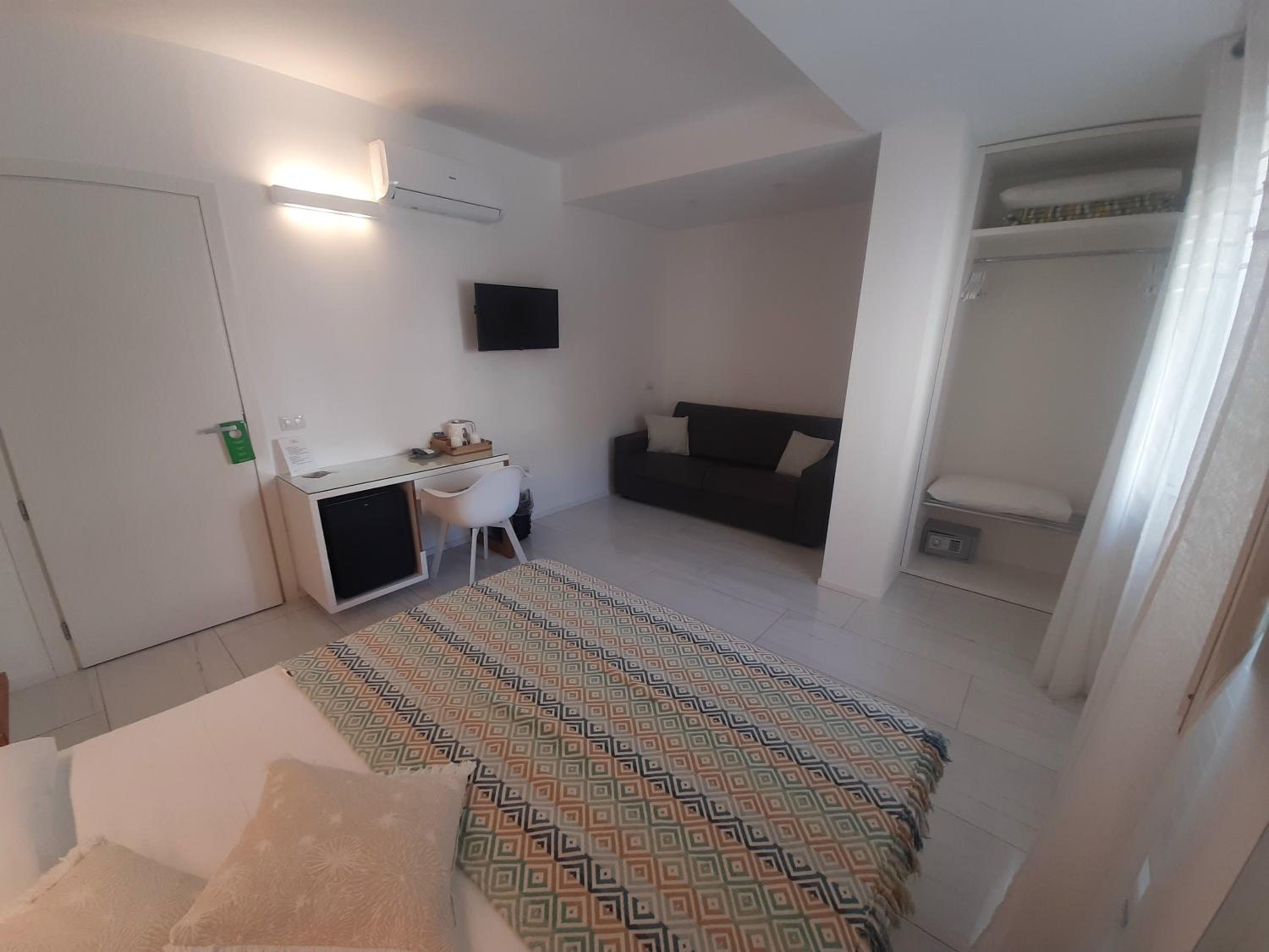 Deluxe Family Room - Photo 1