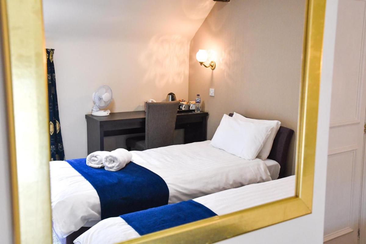 Standard Twin Room photo 3