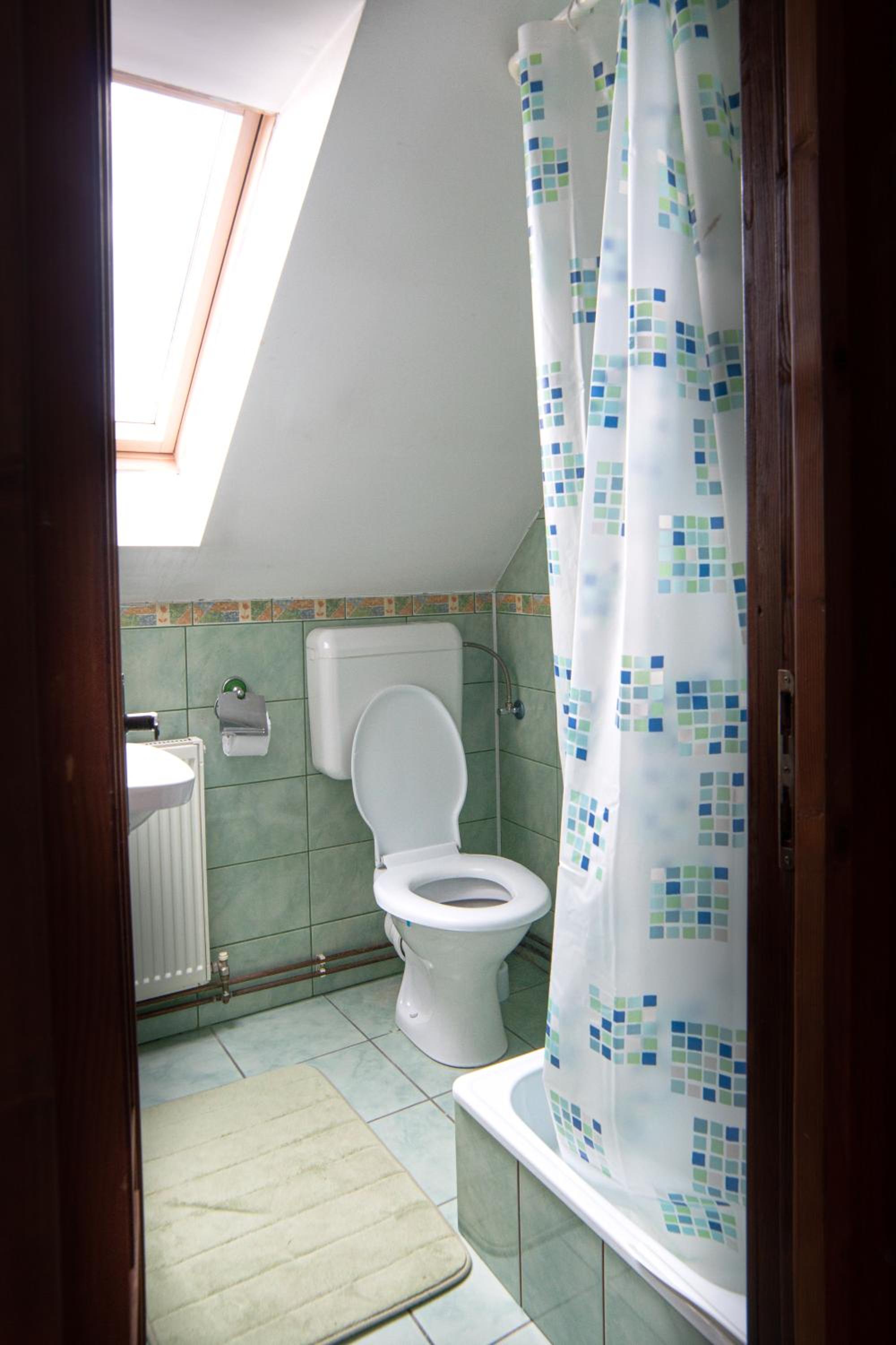 Double Room with Private Bathroom - Photo 2