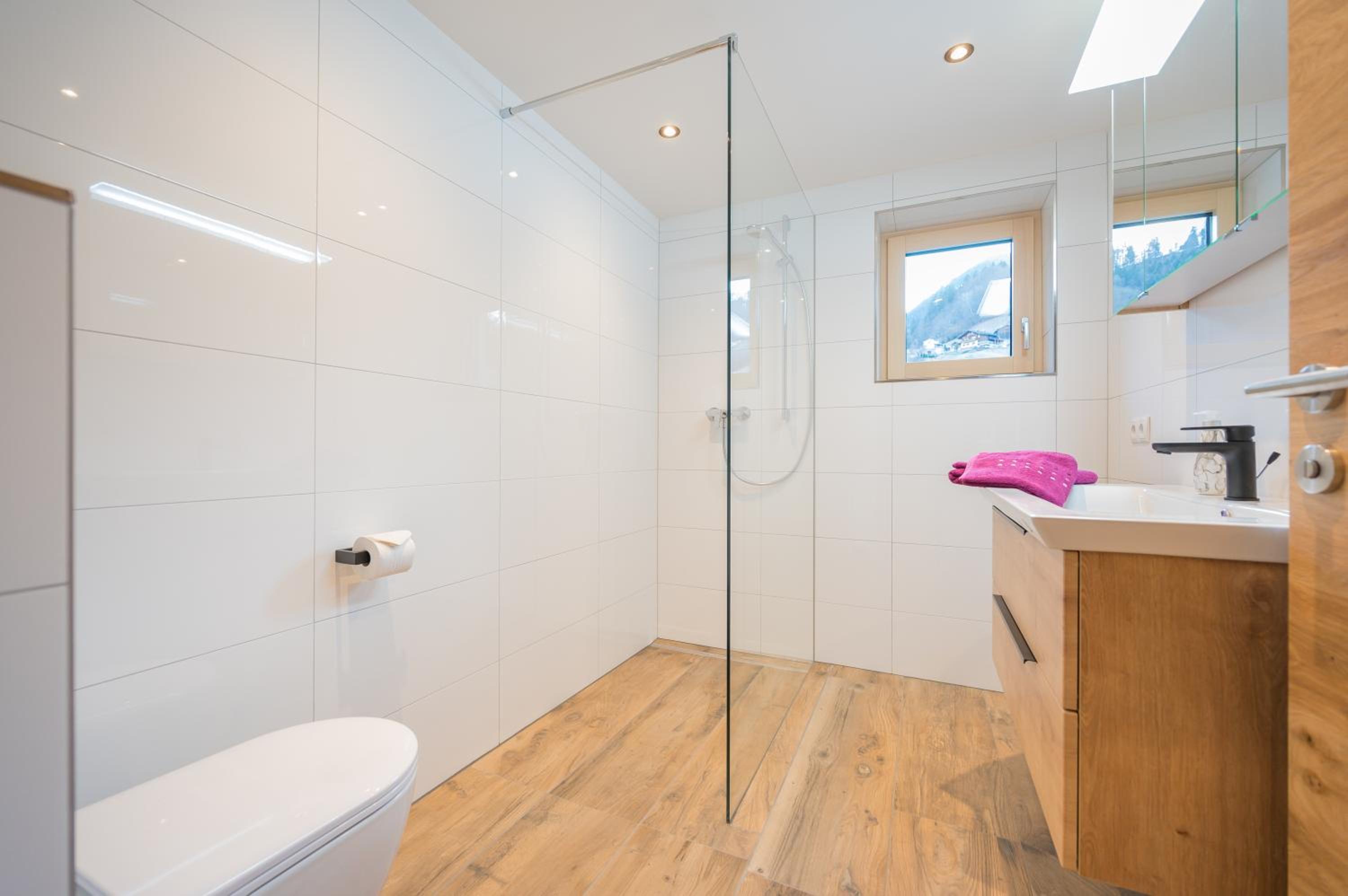 One-Bedroom Apartment with Shower photo 2