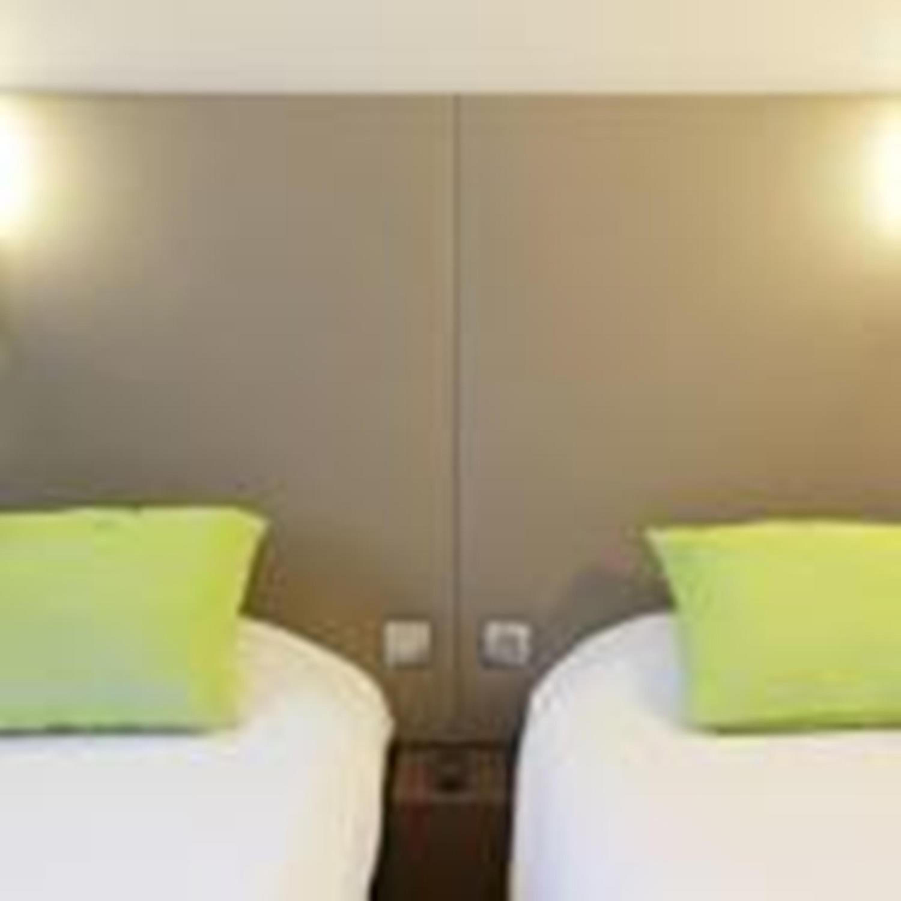 Standard Twin Room - Photo 1