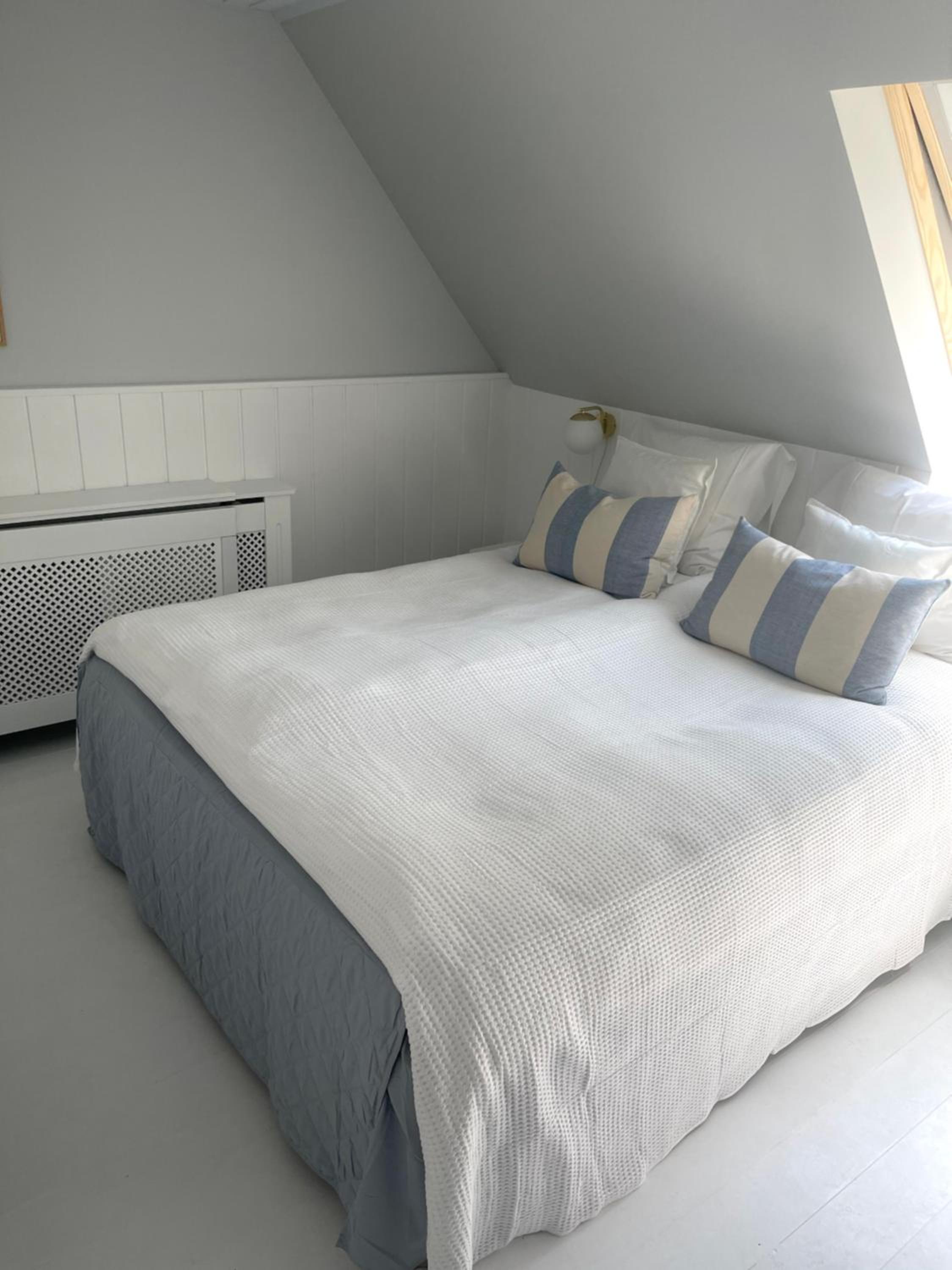 Small Queen Room