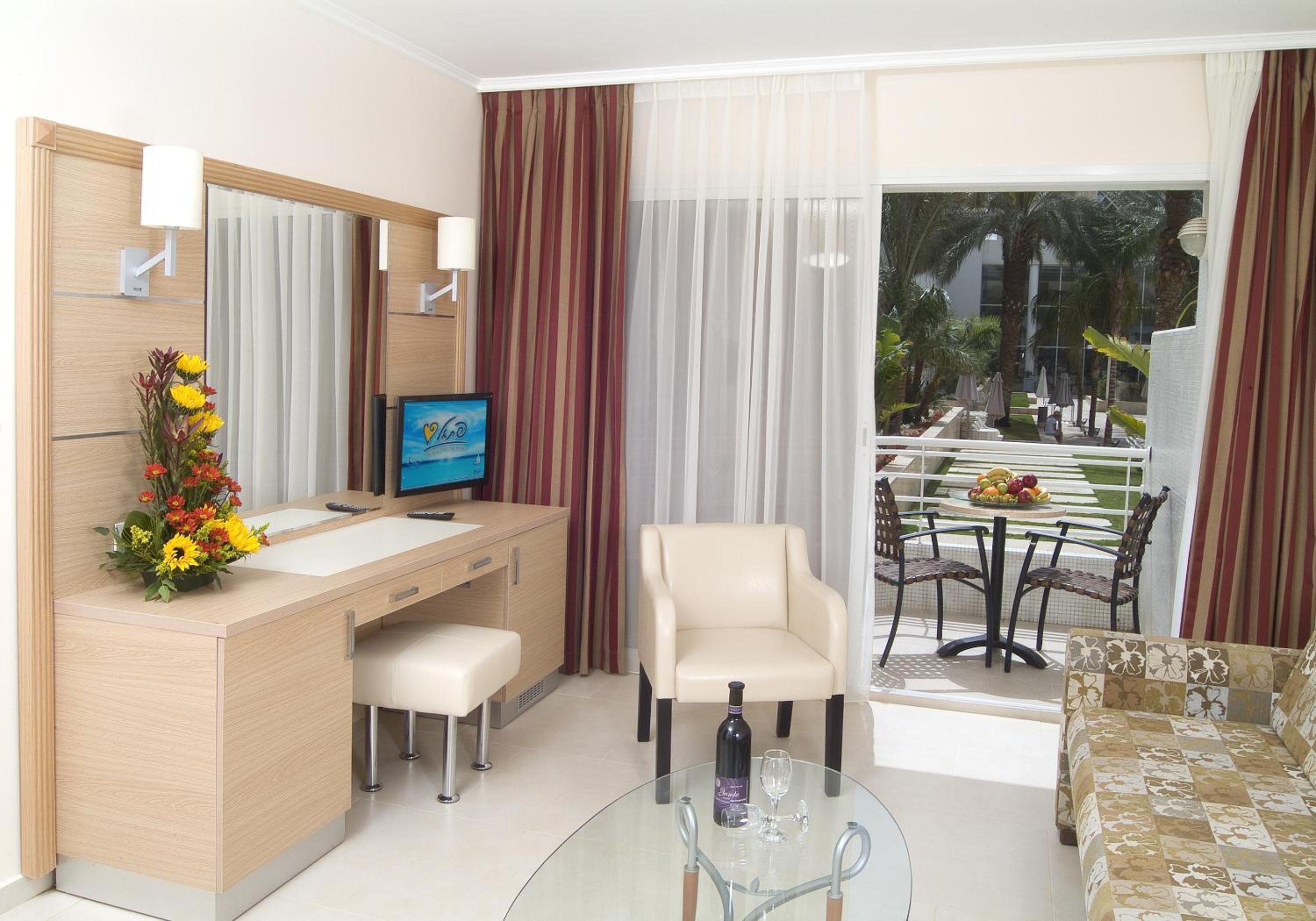 Junior Suite with Balcony thumbnail 6