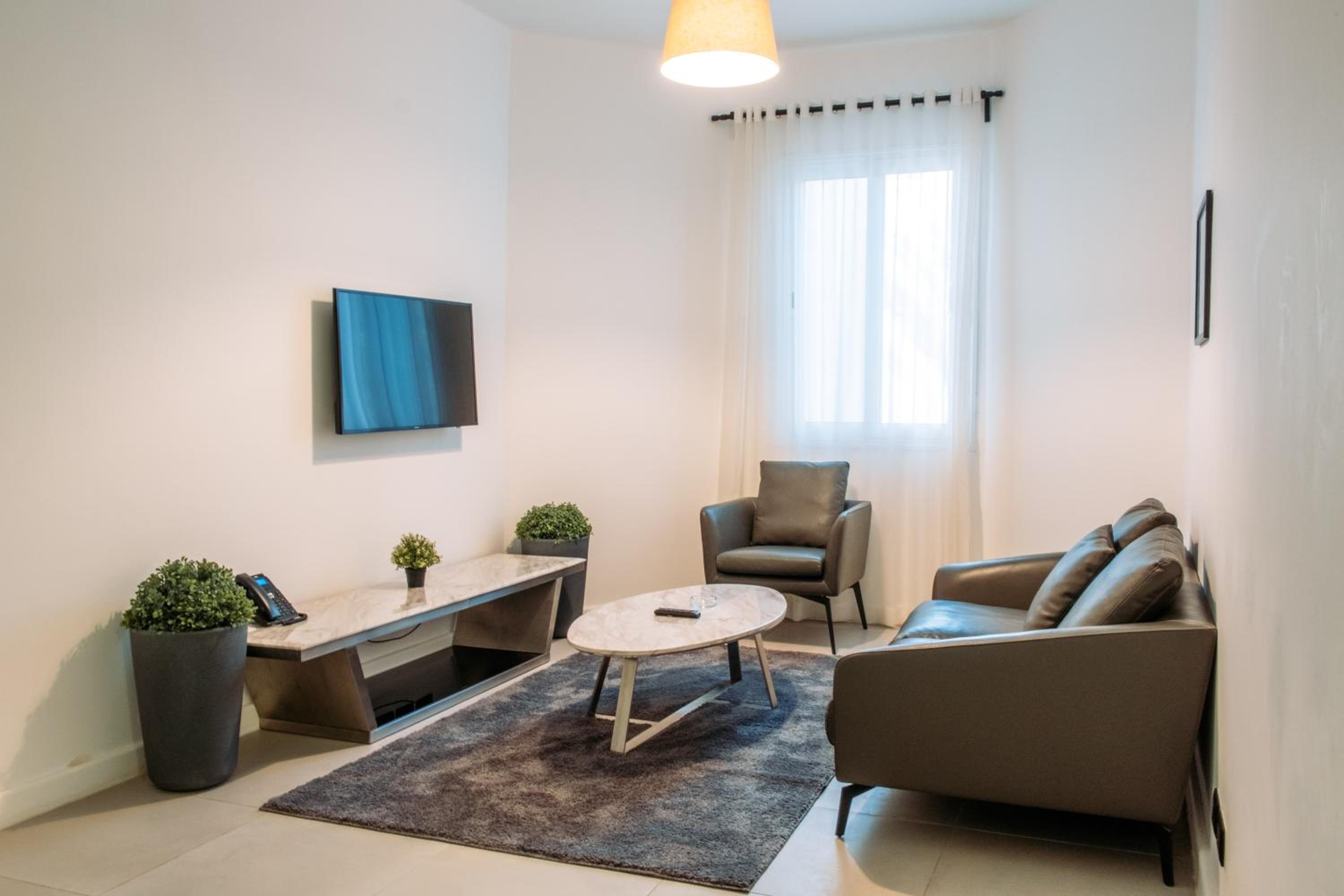 Suite with Garden View - Photo 9