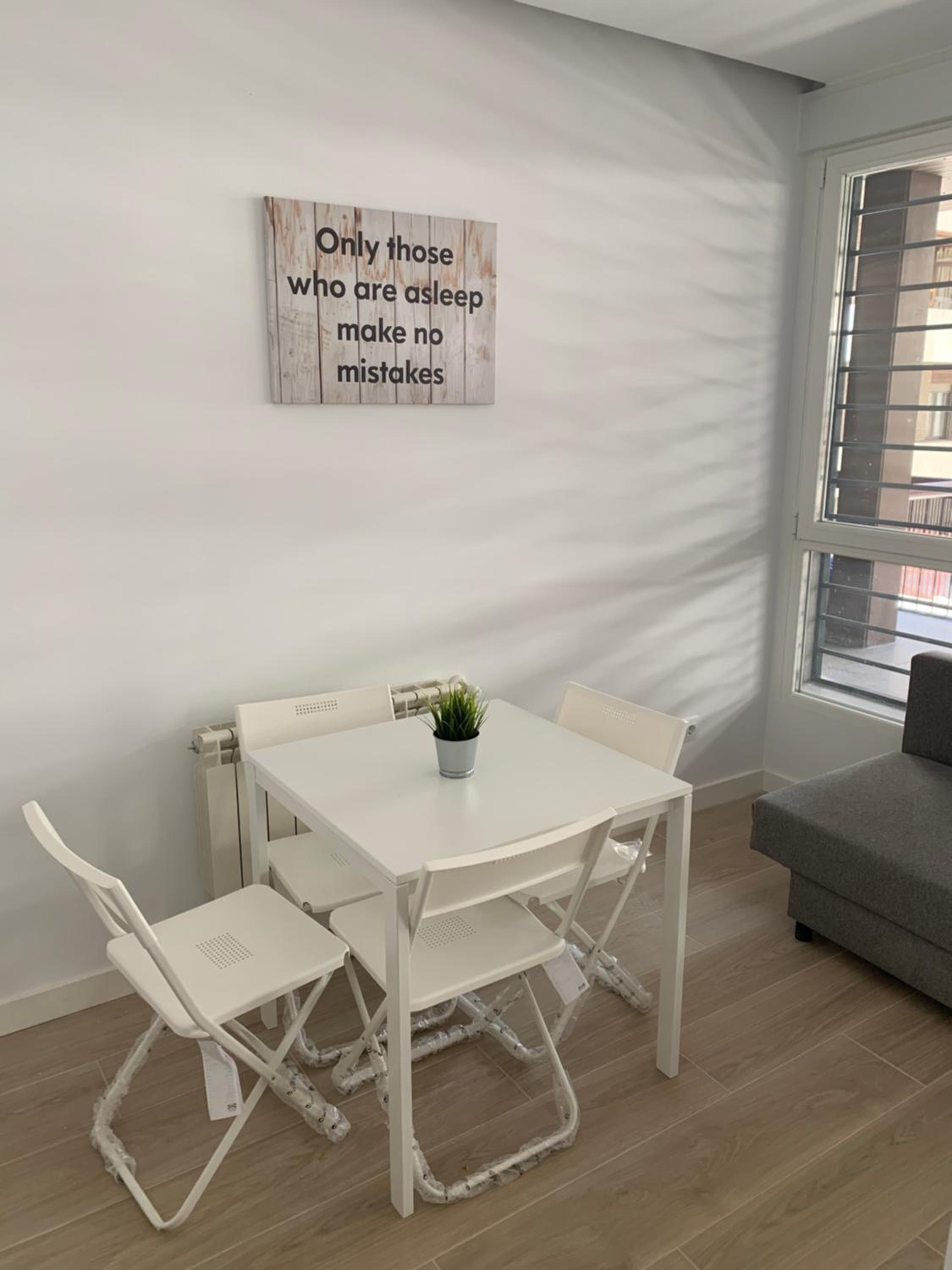 One-Bedroom Apartment - Photo 6