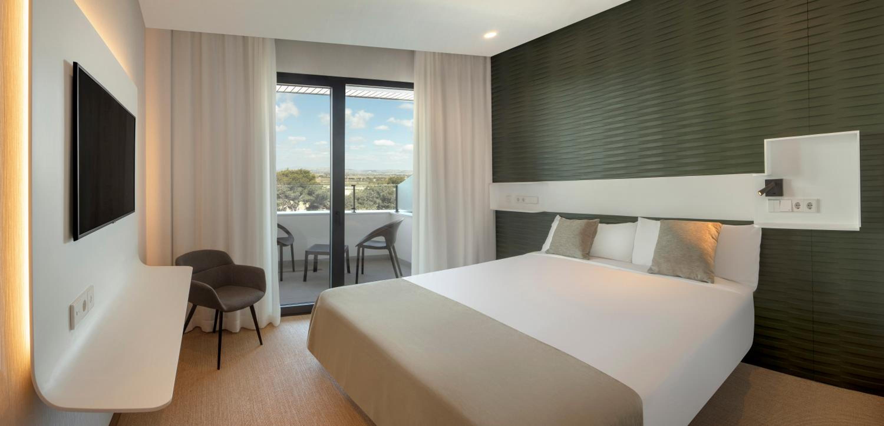 Standard Double or Twin Room thumbnail 6