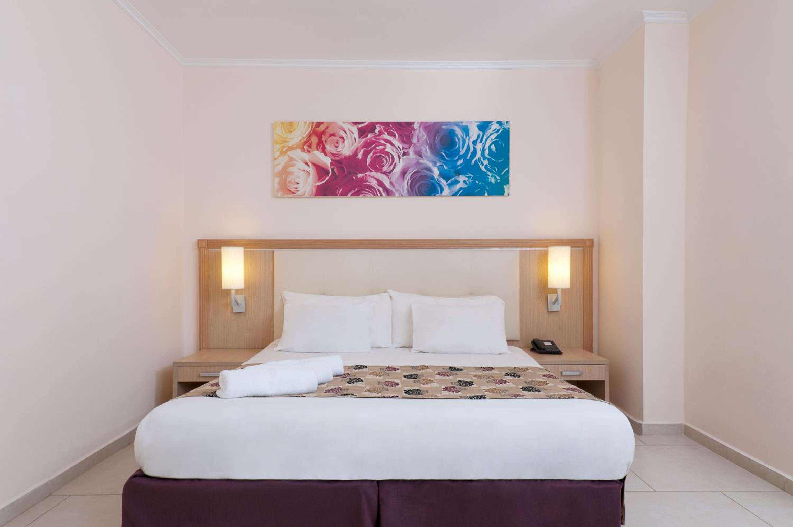 Junior Suite with Balcony thumbnail 6