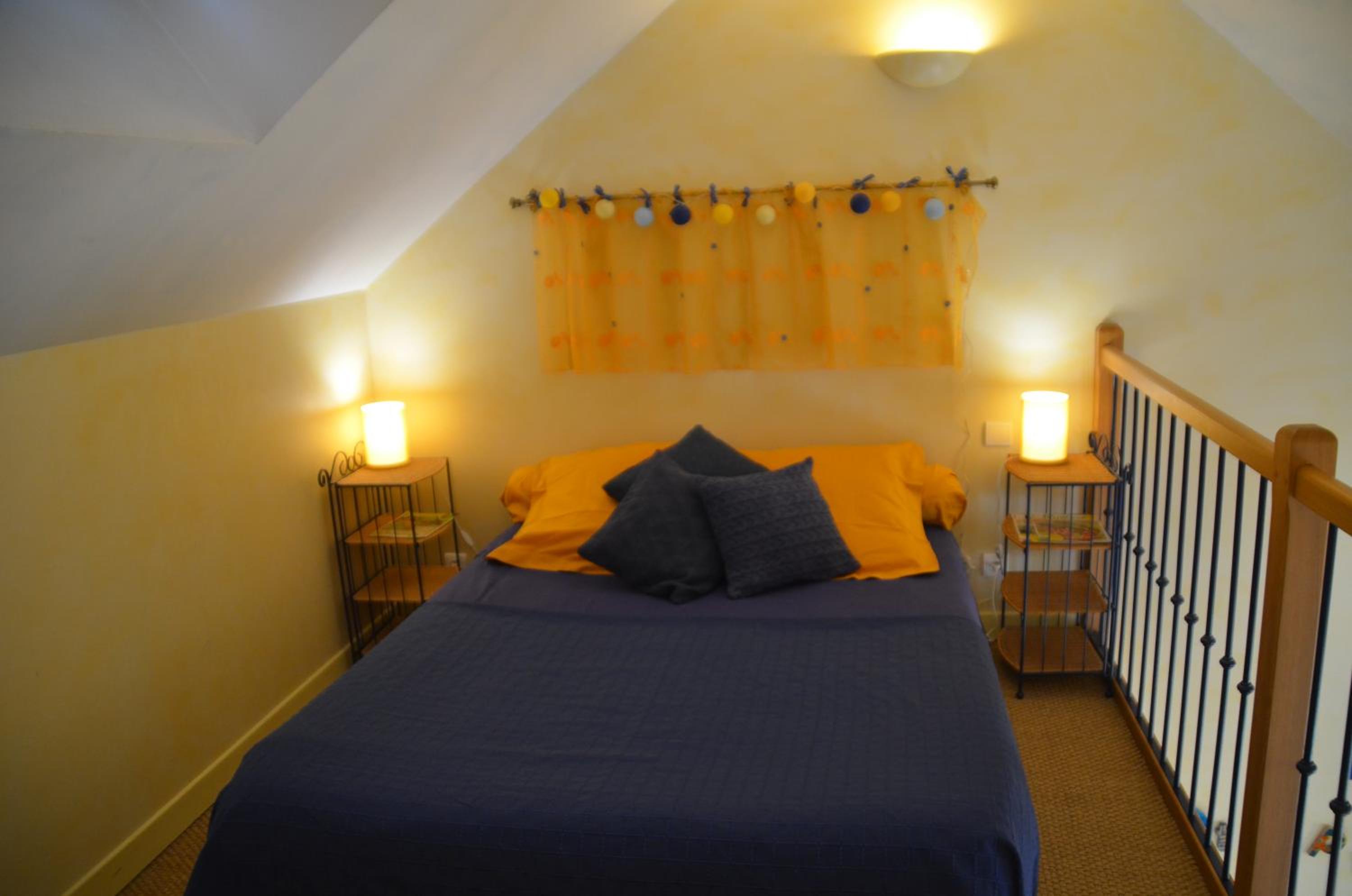 Quadruple Room with Private Bathroom - Photo 13