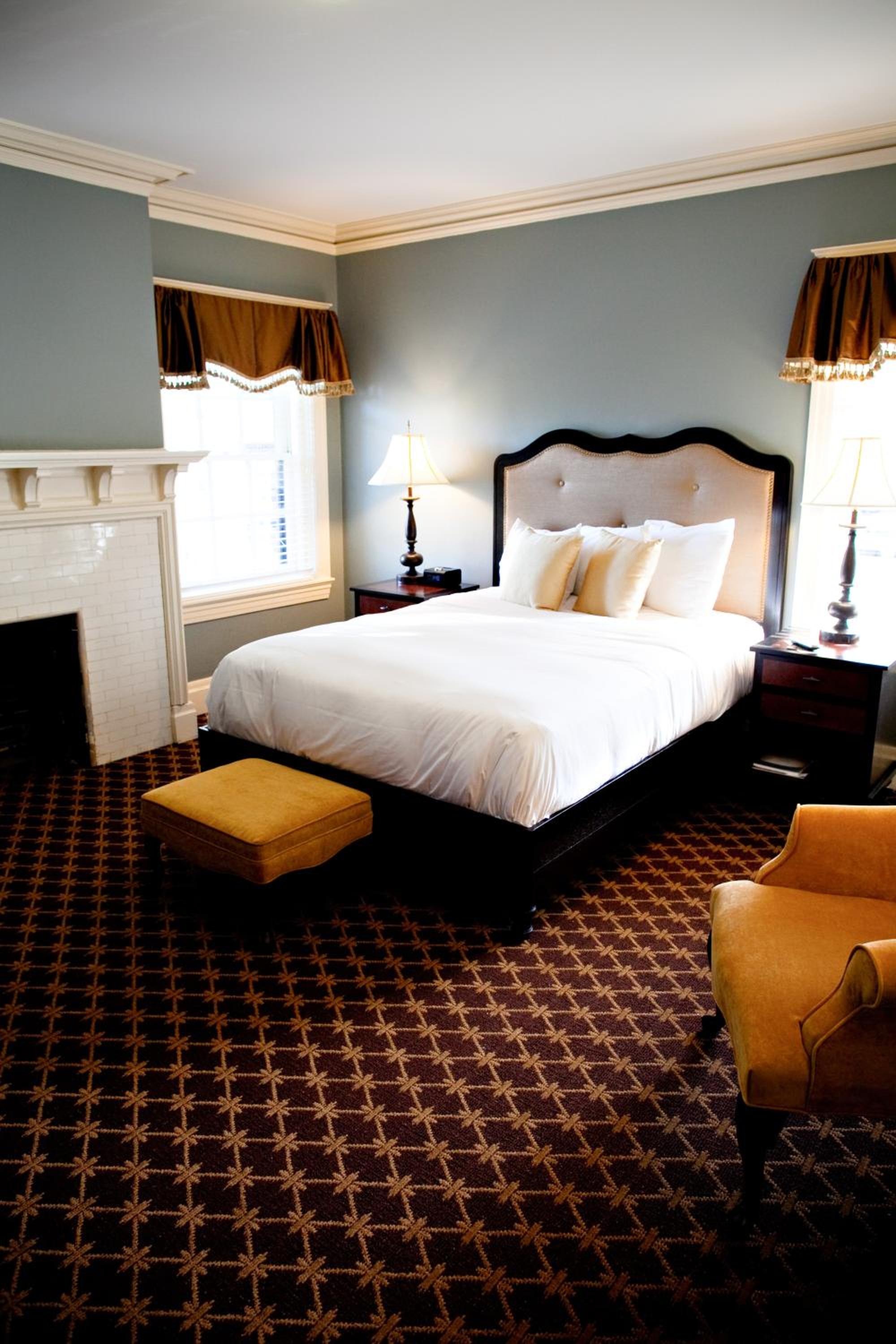 Deluxe Room with Queen Bed - Annex - Photo 3