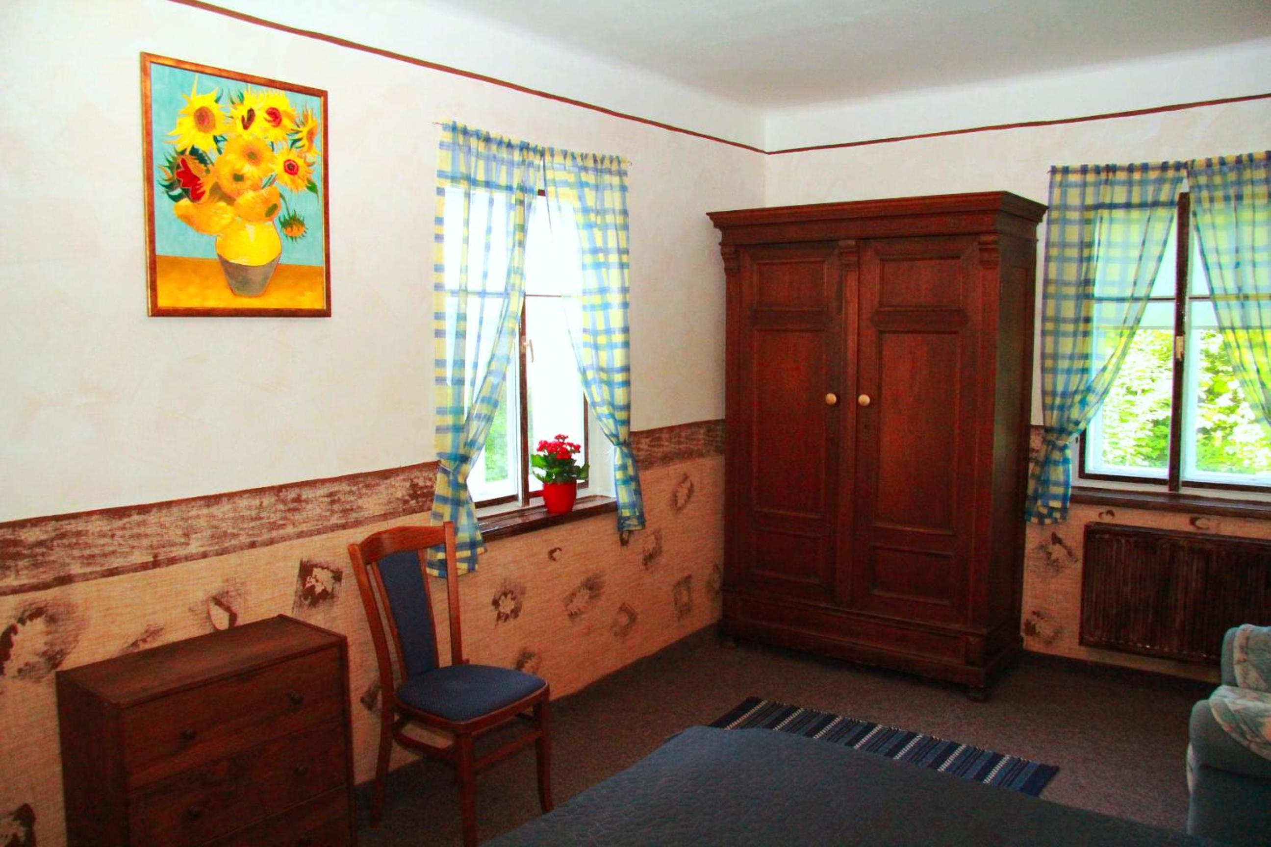 Superior Family Room photo 3
