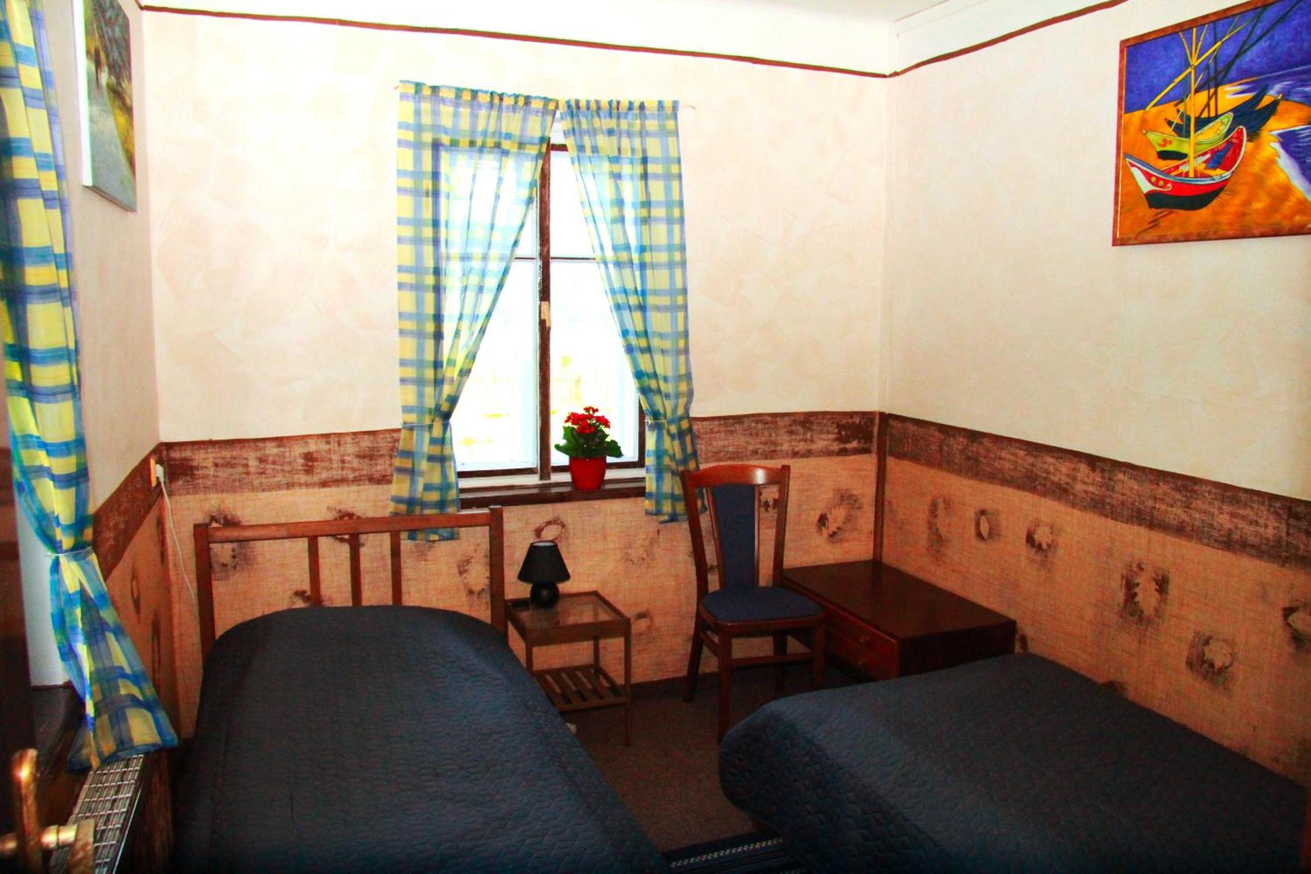 Superior Family Room photo 1