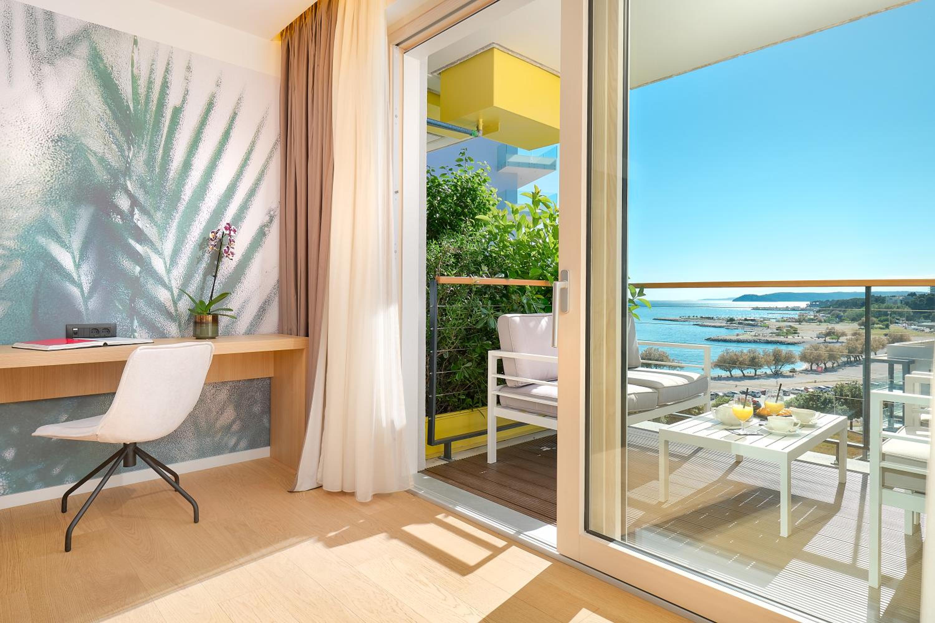 Studio apartment with partial sea view photo 3