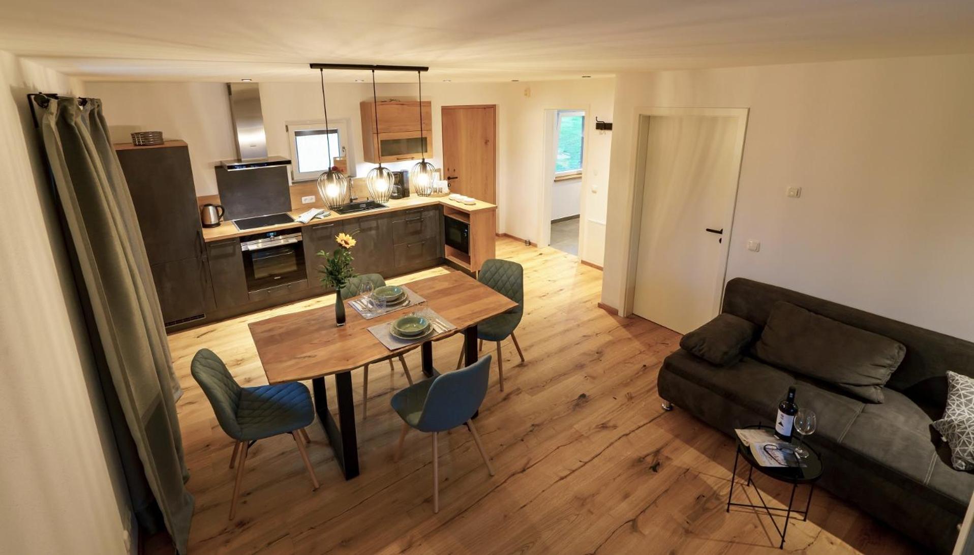 Apartment with Balcony photo 3