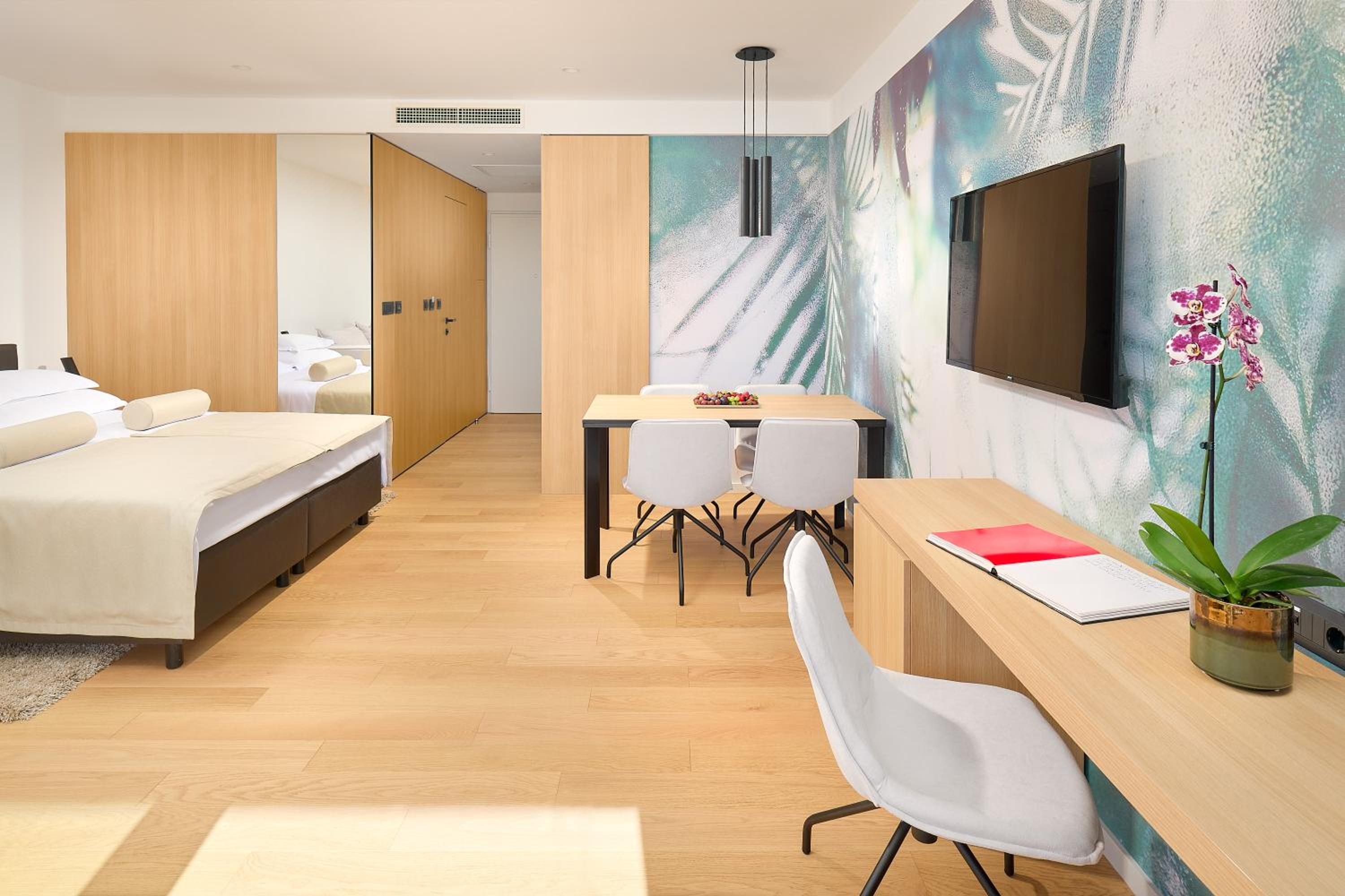 Studio apartment with partial sea view