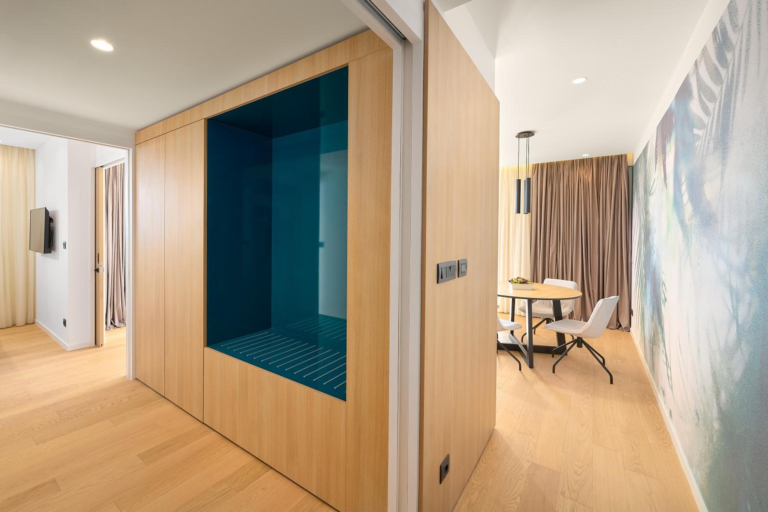 Comfort Two-Bedroom Apartment with Balcony photo 3