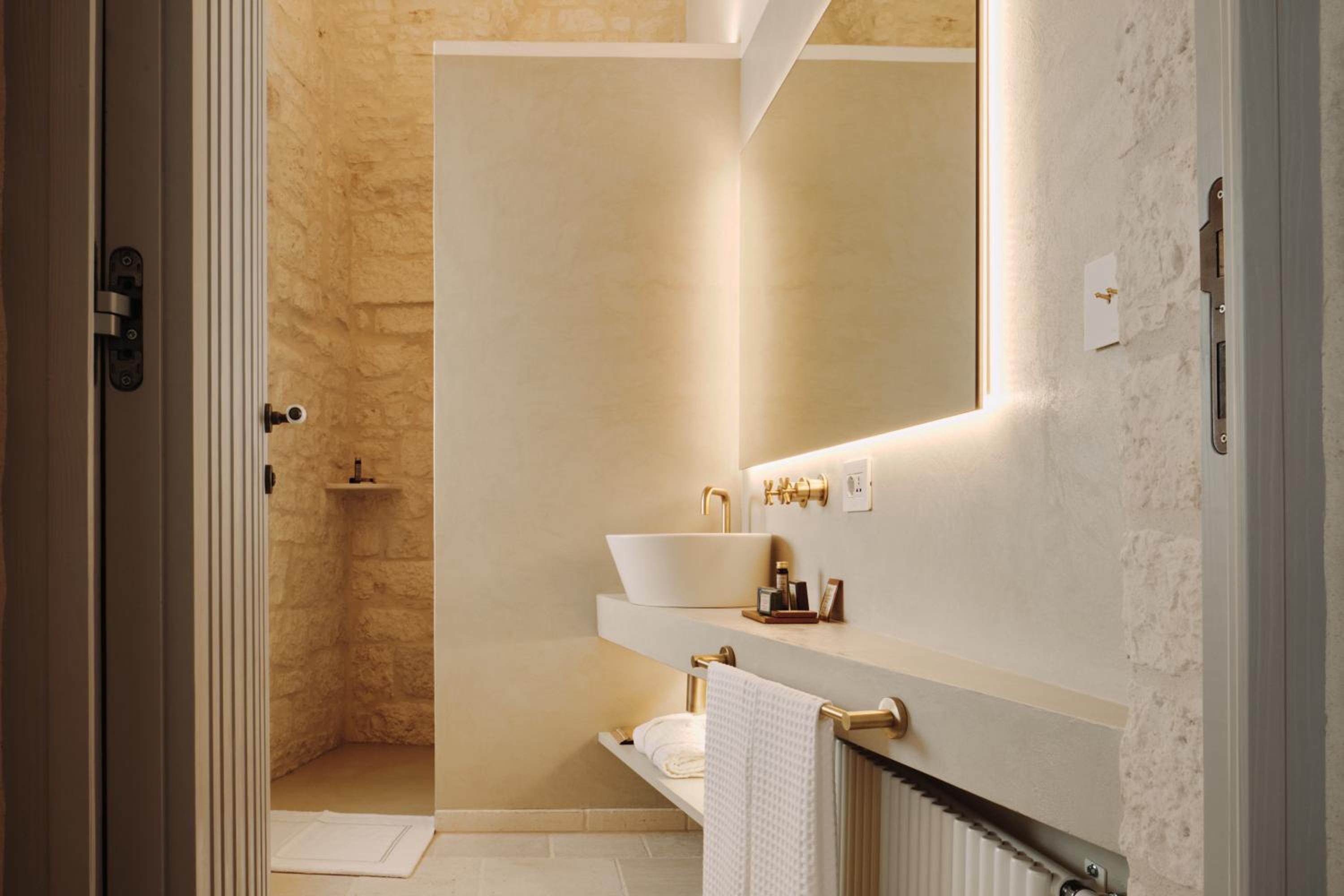 Superior King Room photo 2