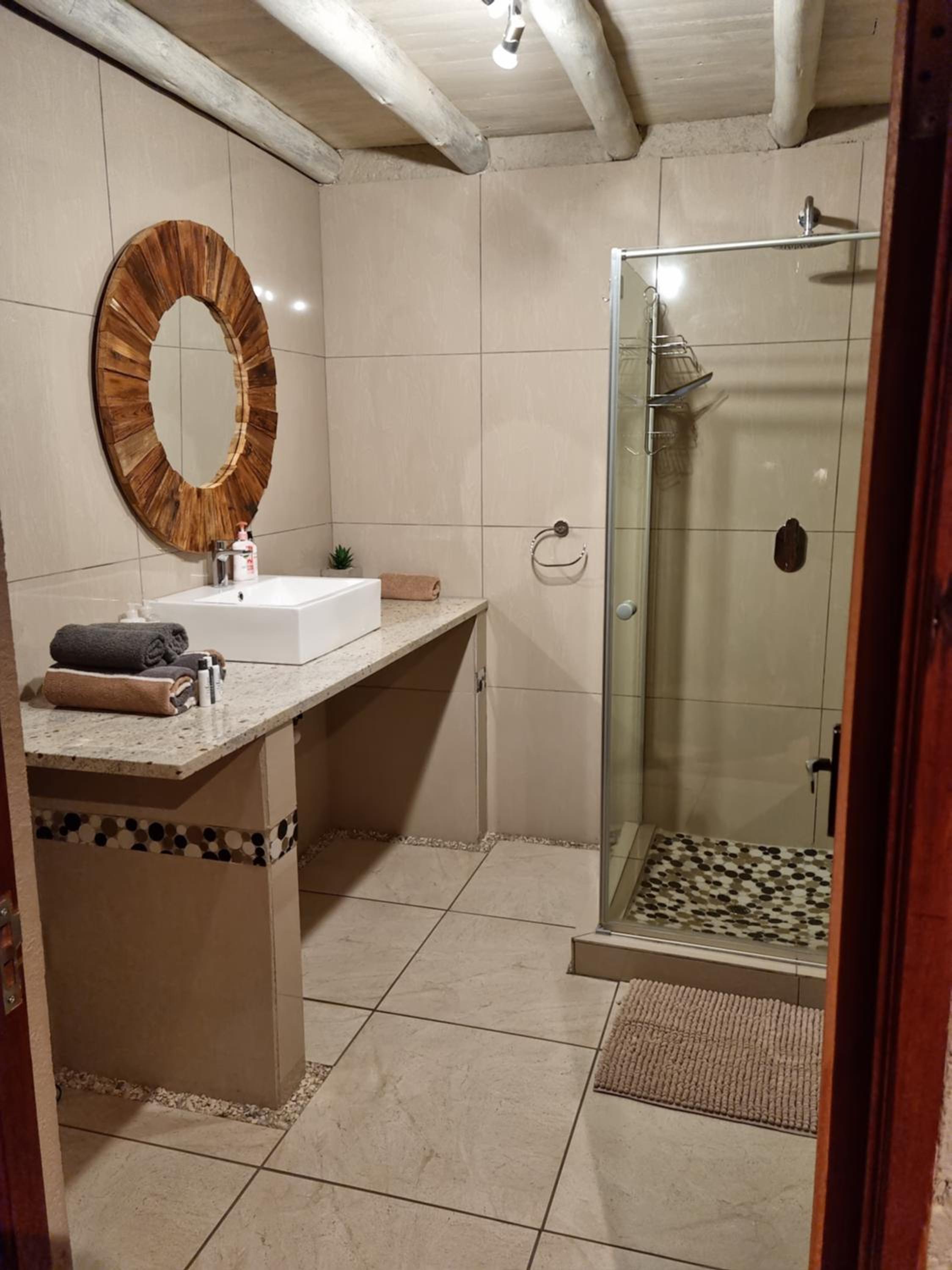 Standard Suite - Photo 37