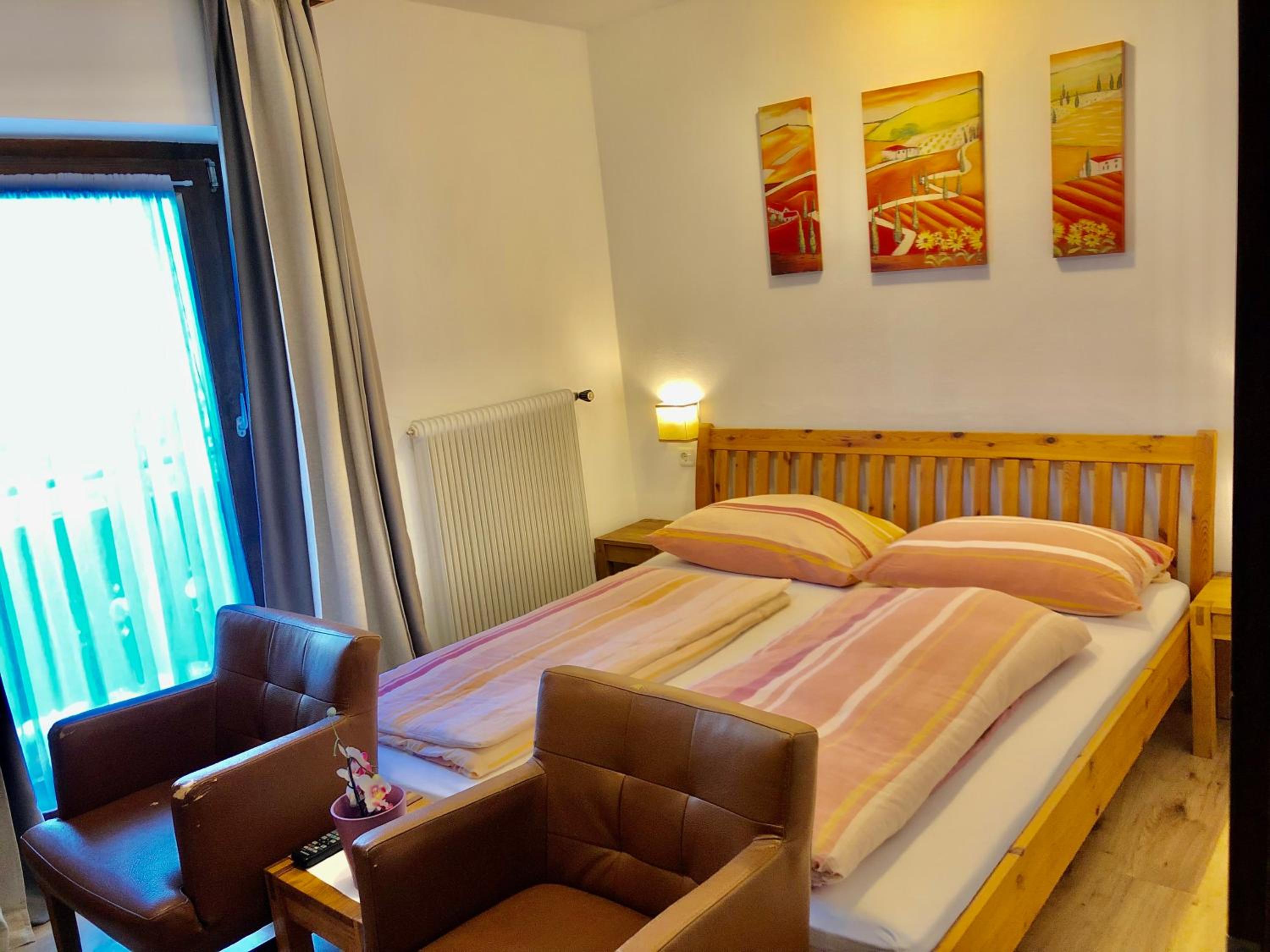Budget Double Room with Shared Bathroom