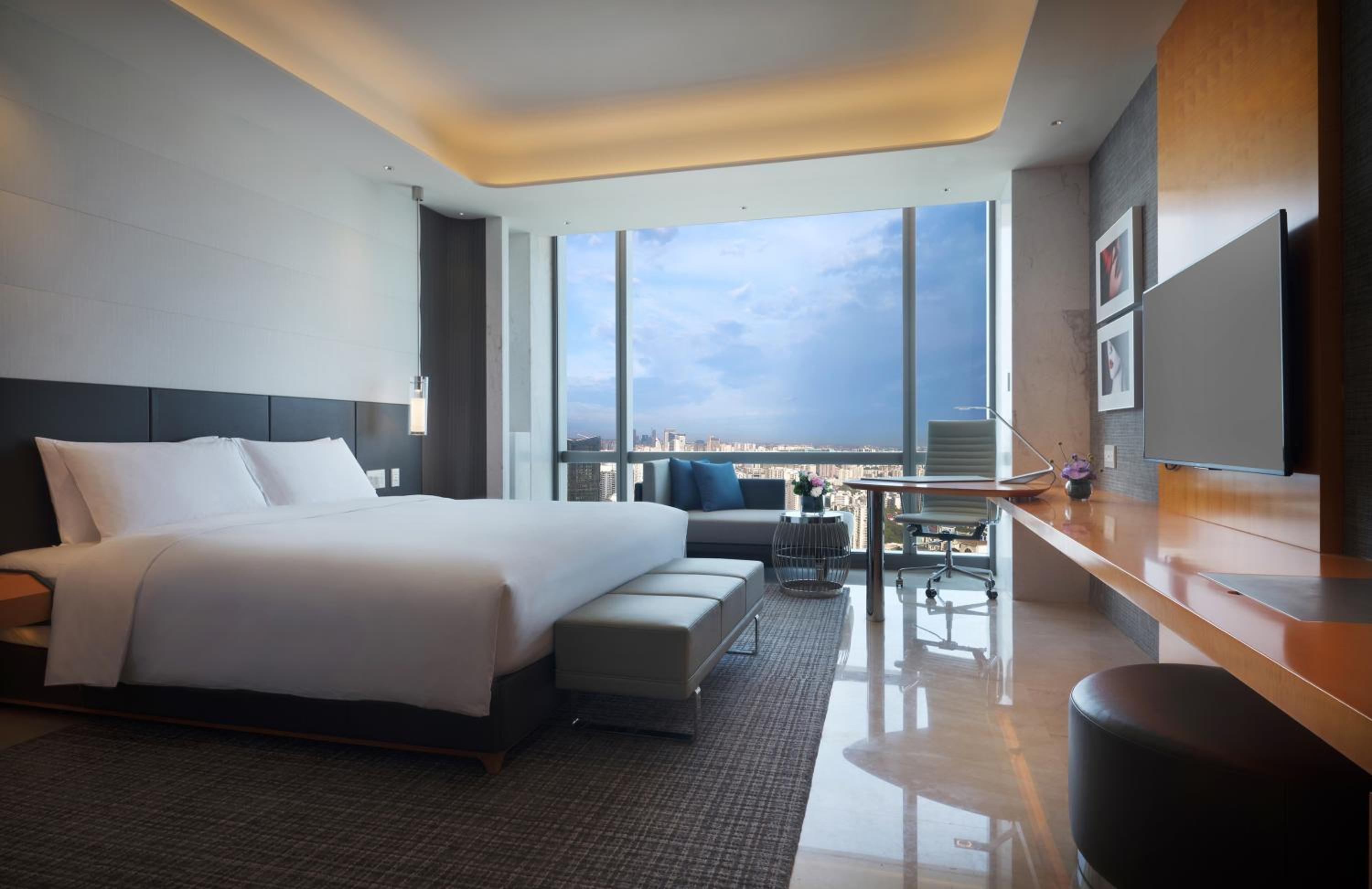 Luxury Room,1 King Bed,City View - Photo 1