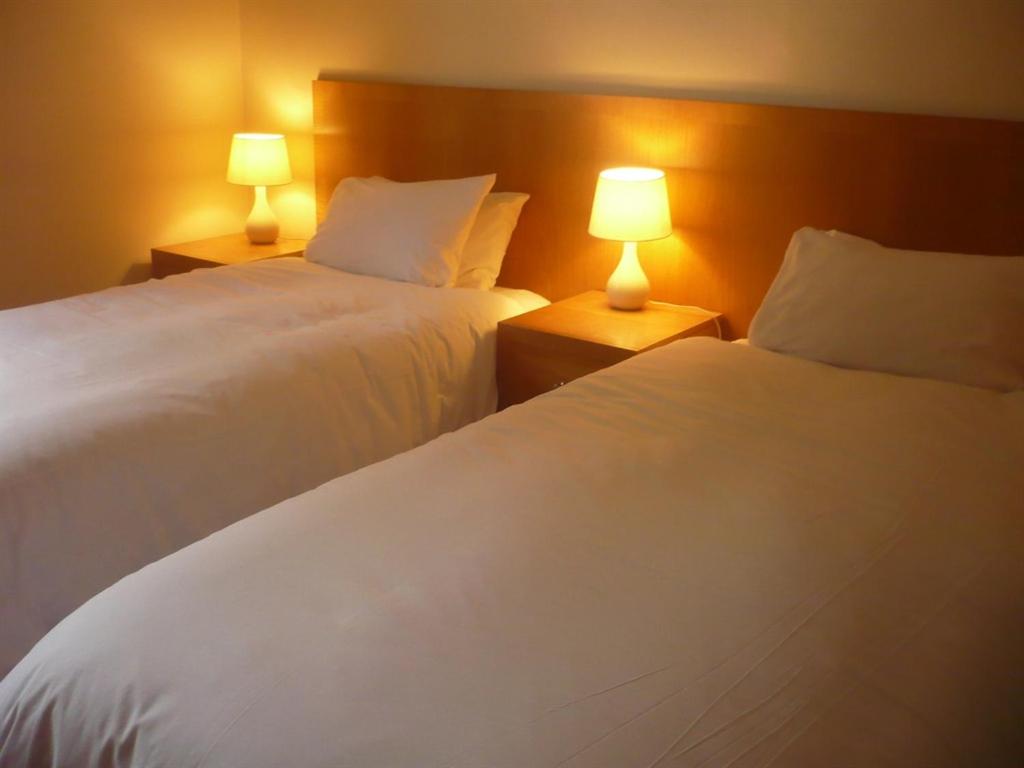 Twin Room with Private Bathroom - Photo 1