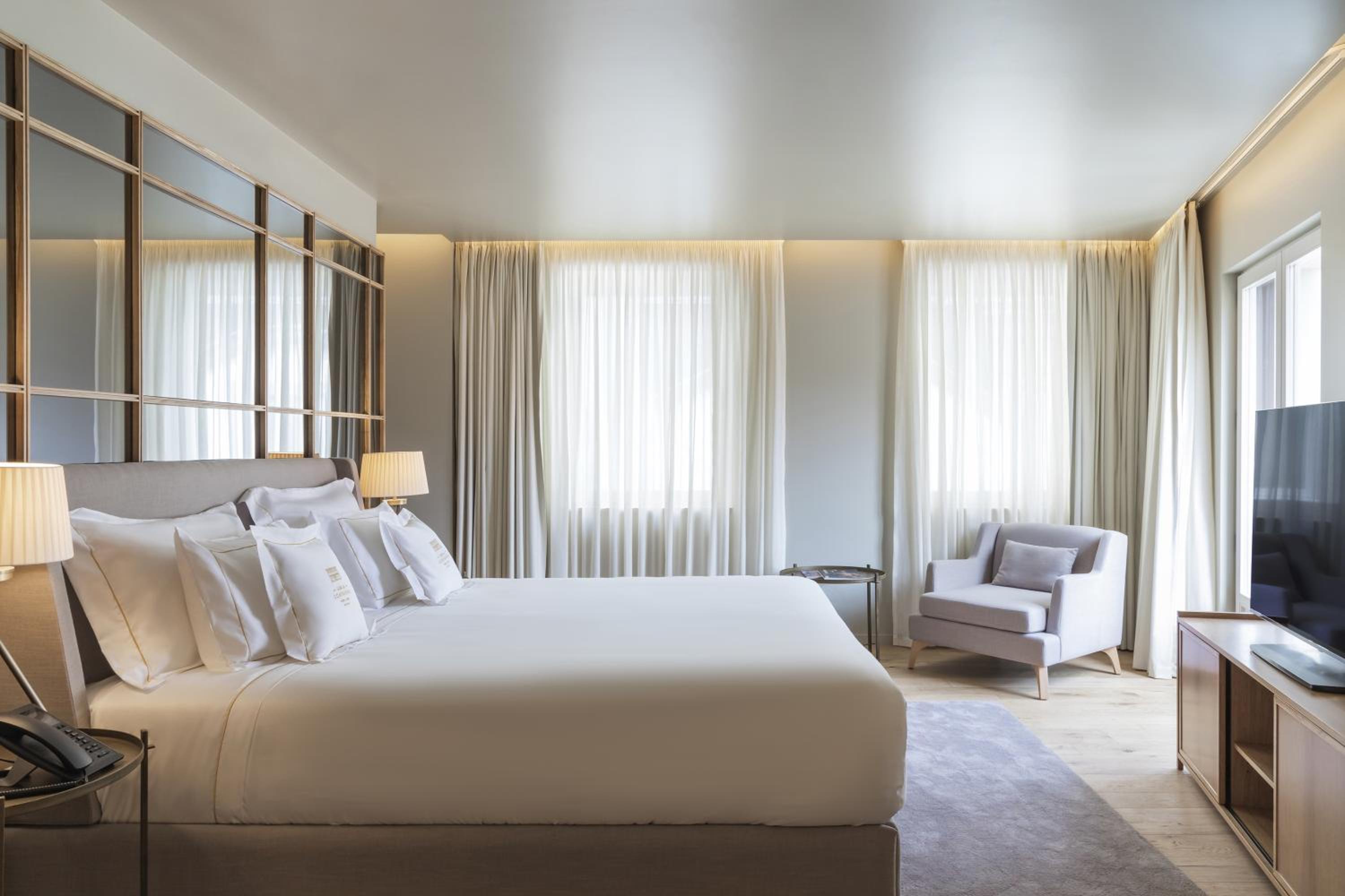 Premium King Room - Photo 1