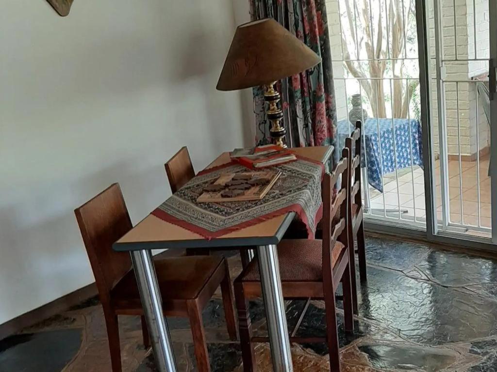Two-Bedroom House - Photo 2