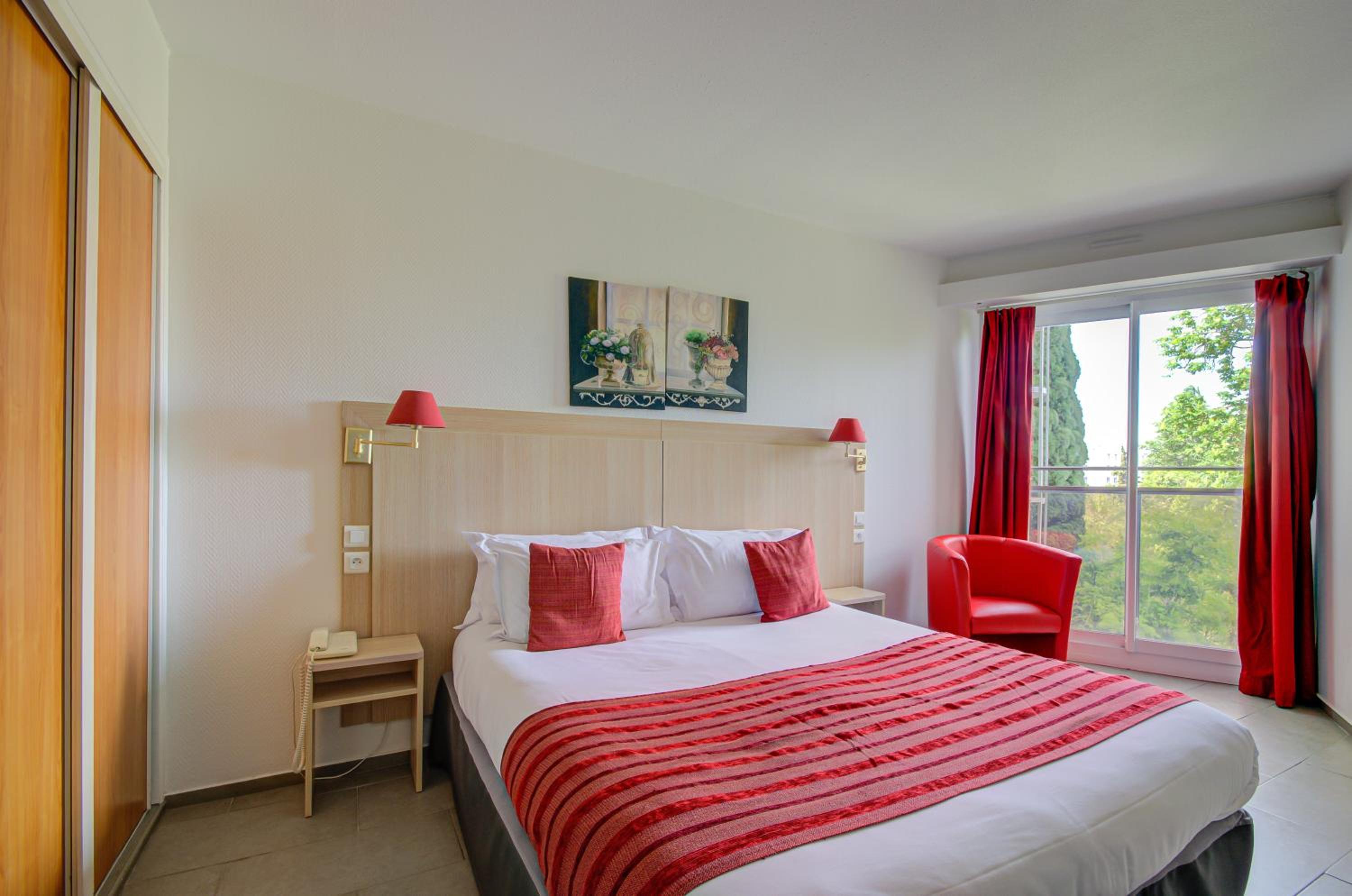 Two-Bedroom Family Suite (5 Adults) photo 3
