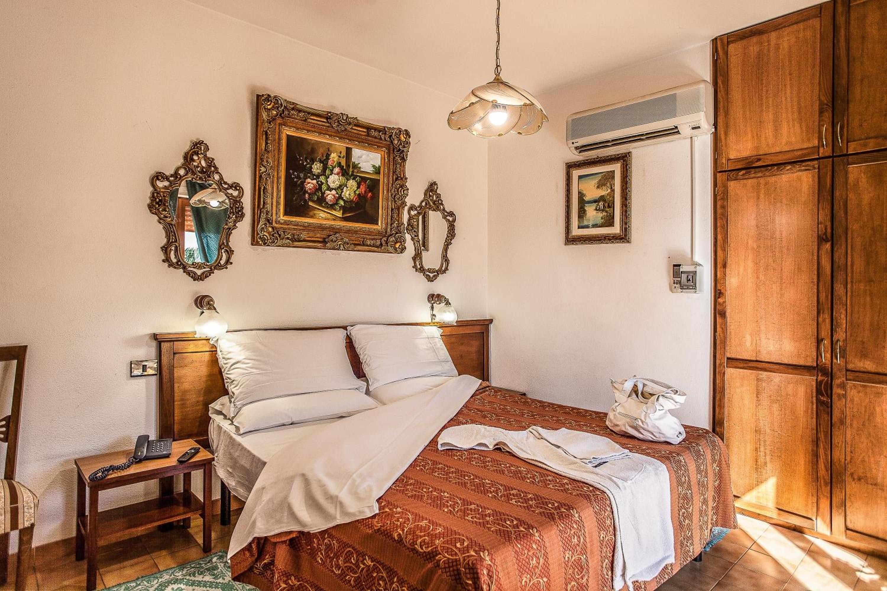 Double Room - Photo 1