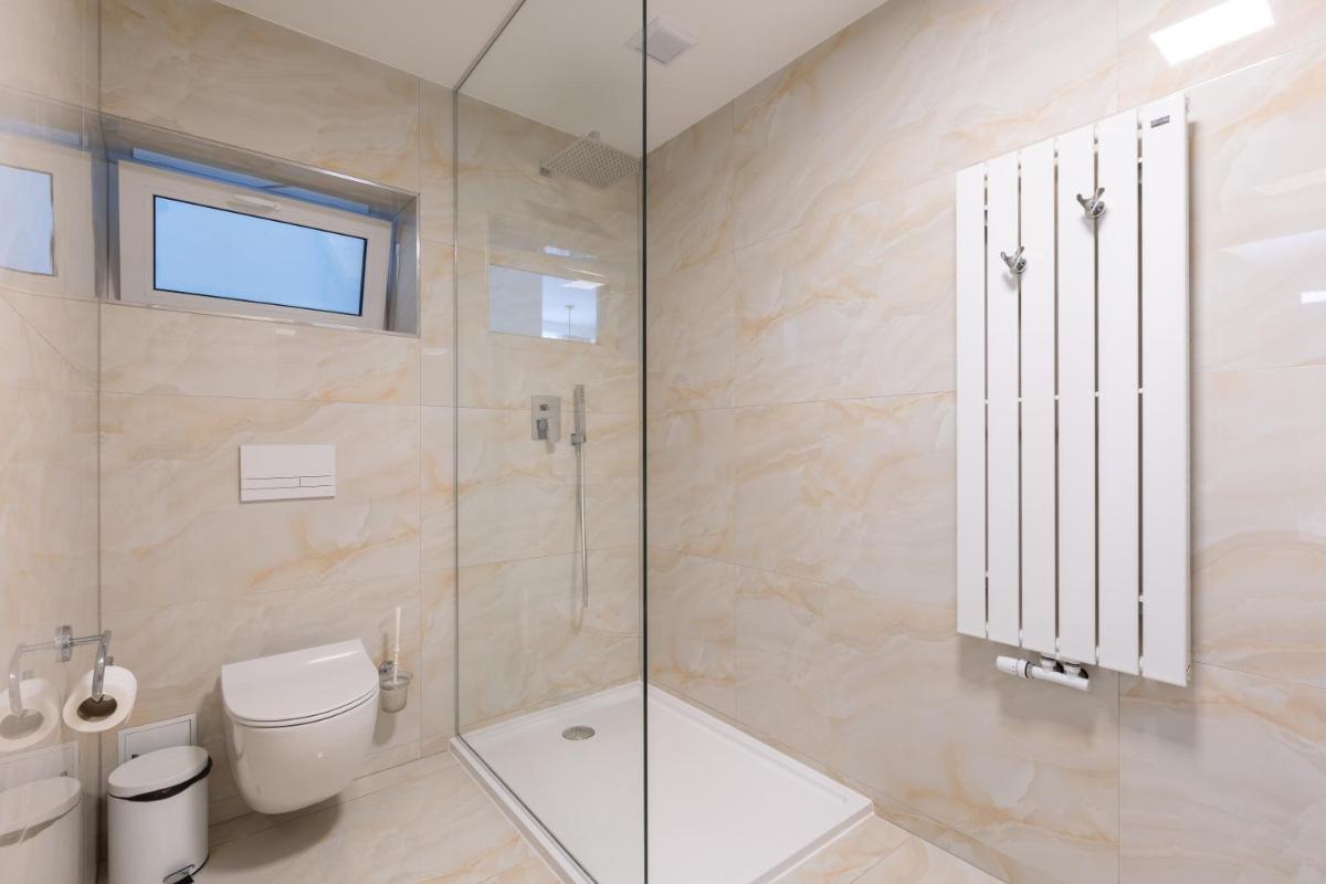 Deluxe Triple Room - Photo 3
