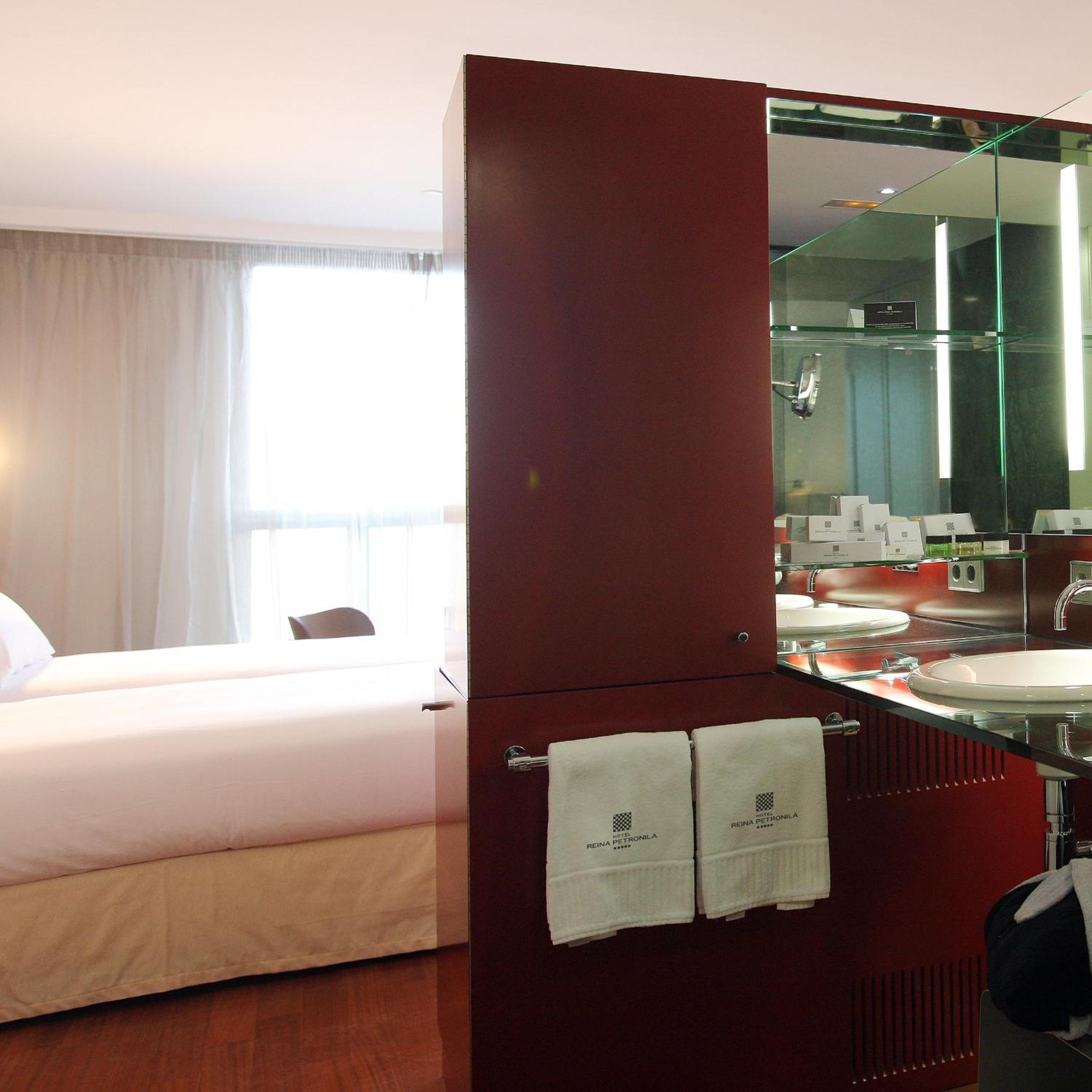 Double or Twin Room - Photo 5