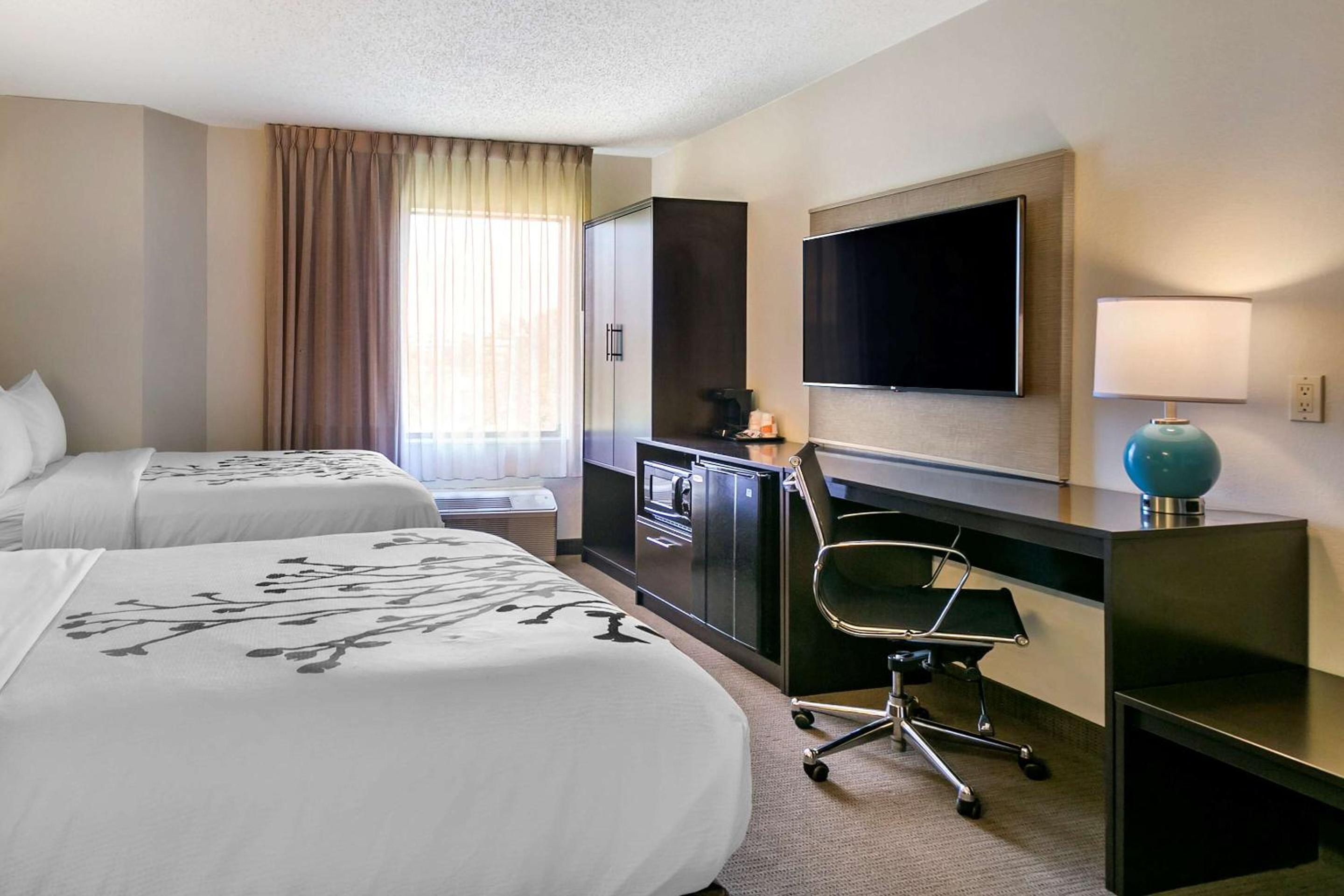 Double Room with Two Double Beds - Non-Smoking - Photo 4