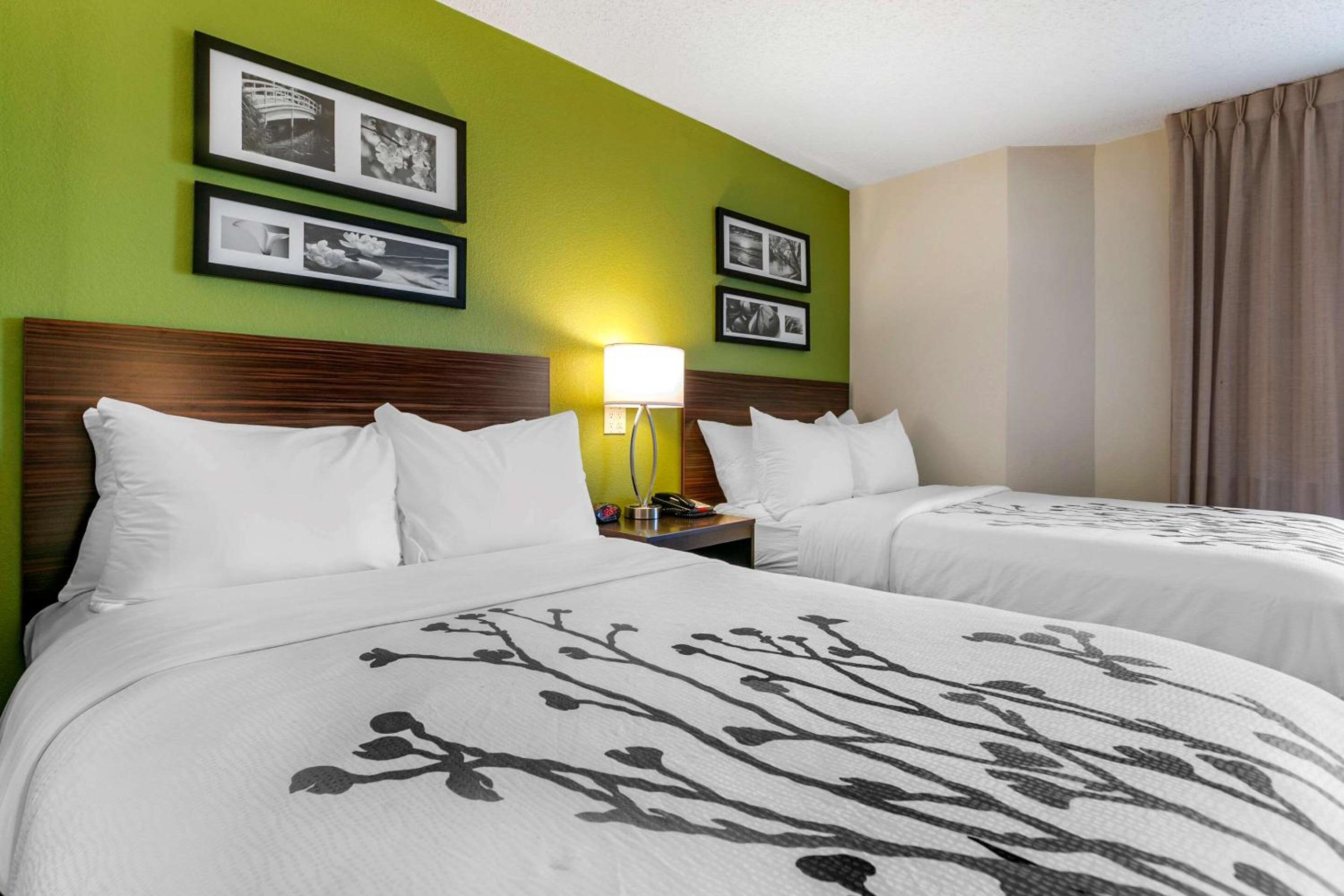 Double Room with Two Double Beds - Non-Smoking - Photo 2