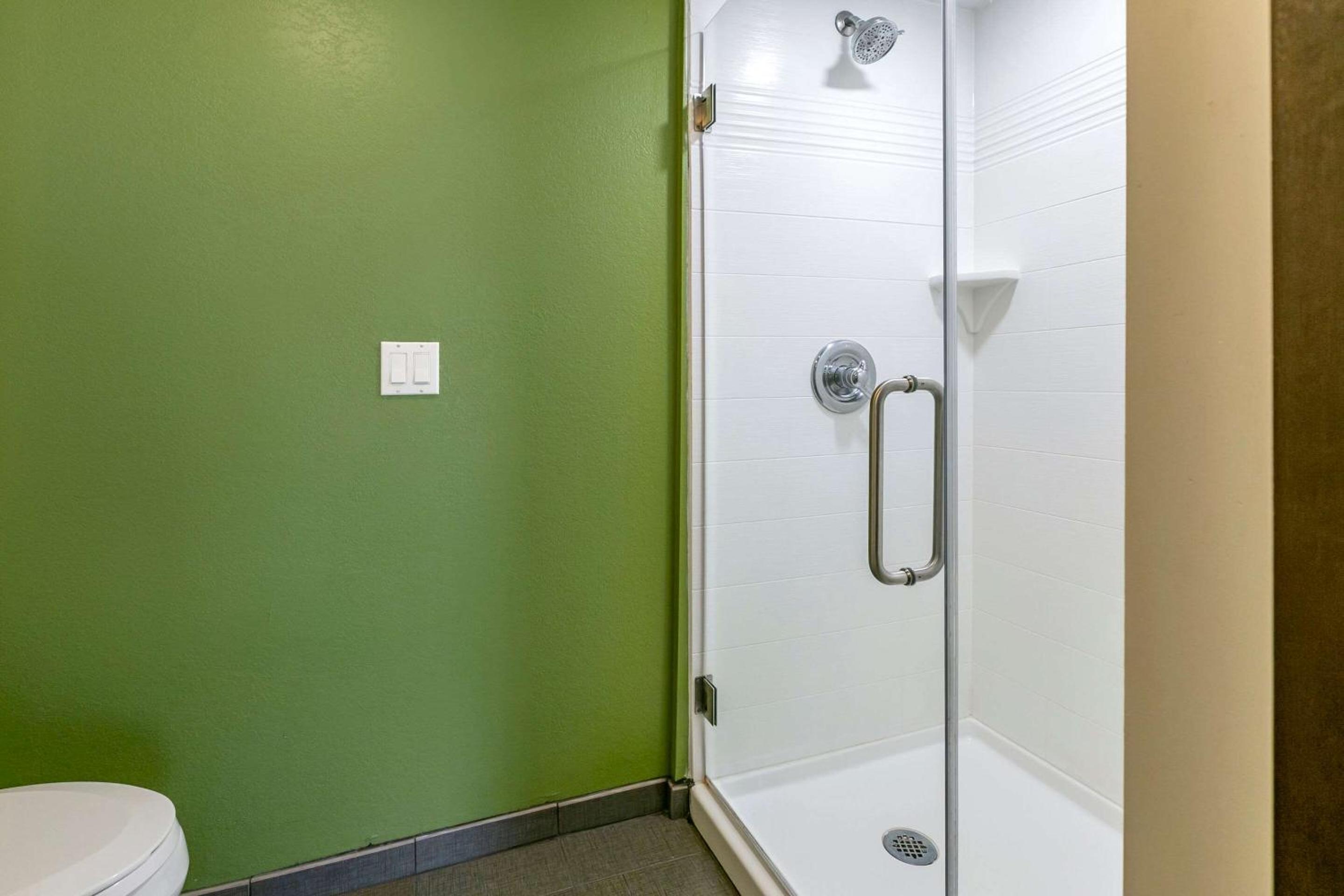 King Room - Non-Smoking - Photo 4