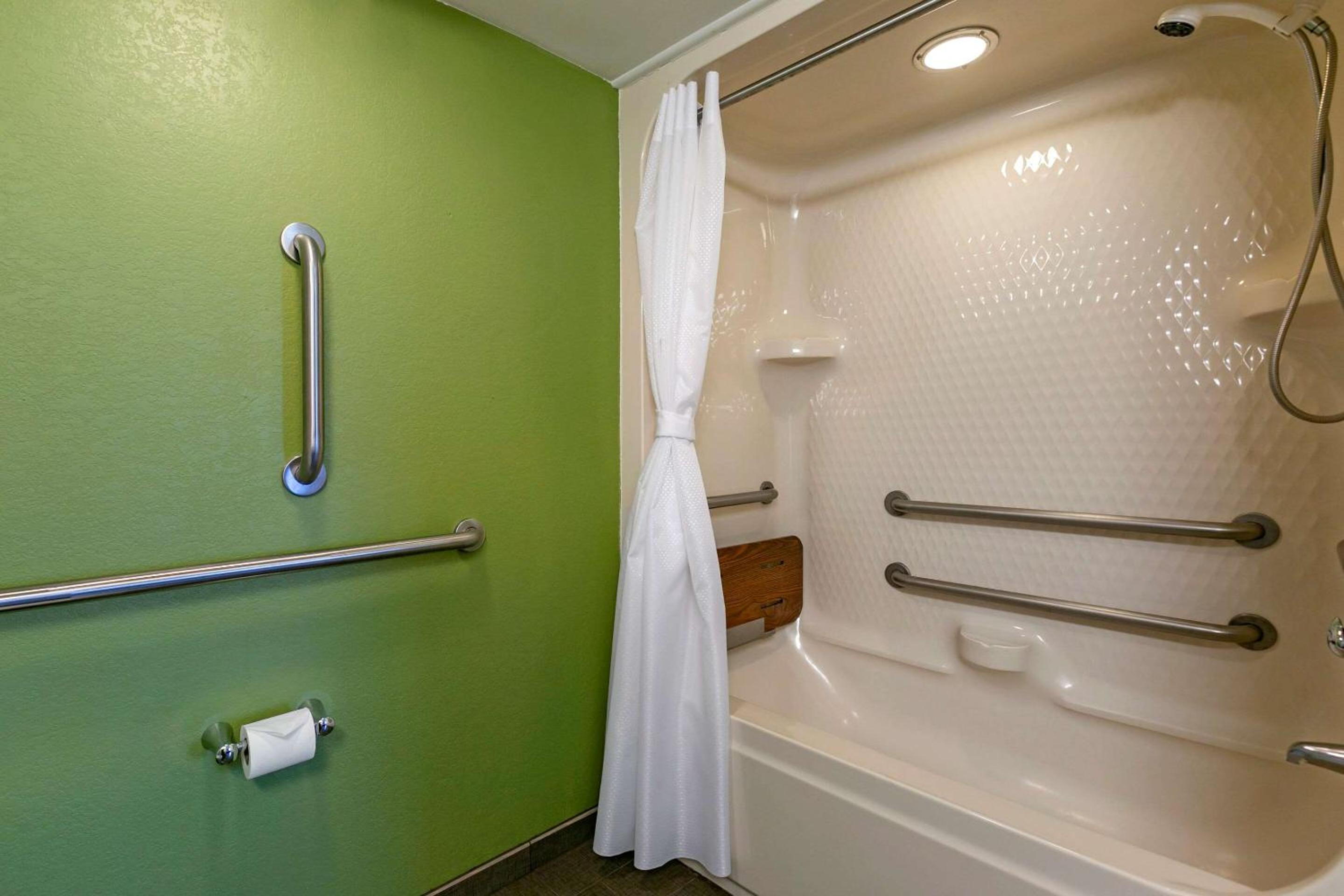 Queen Room - Disability Access/Non-Smoking - Photo 4