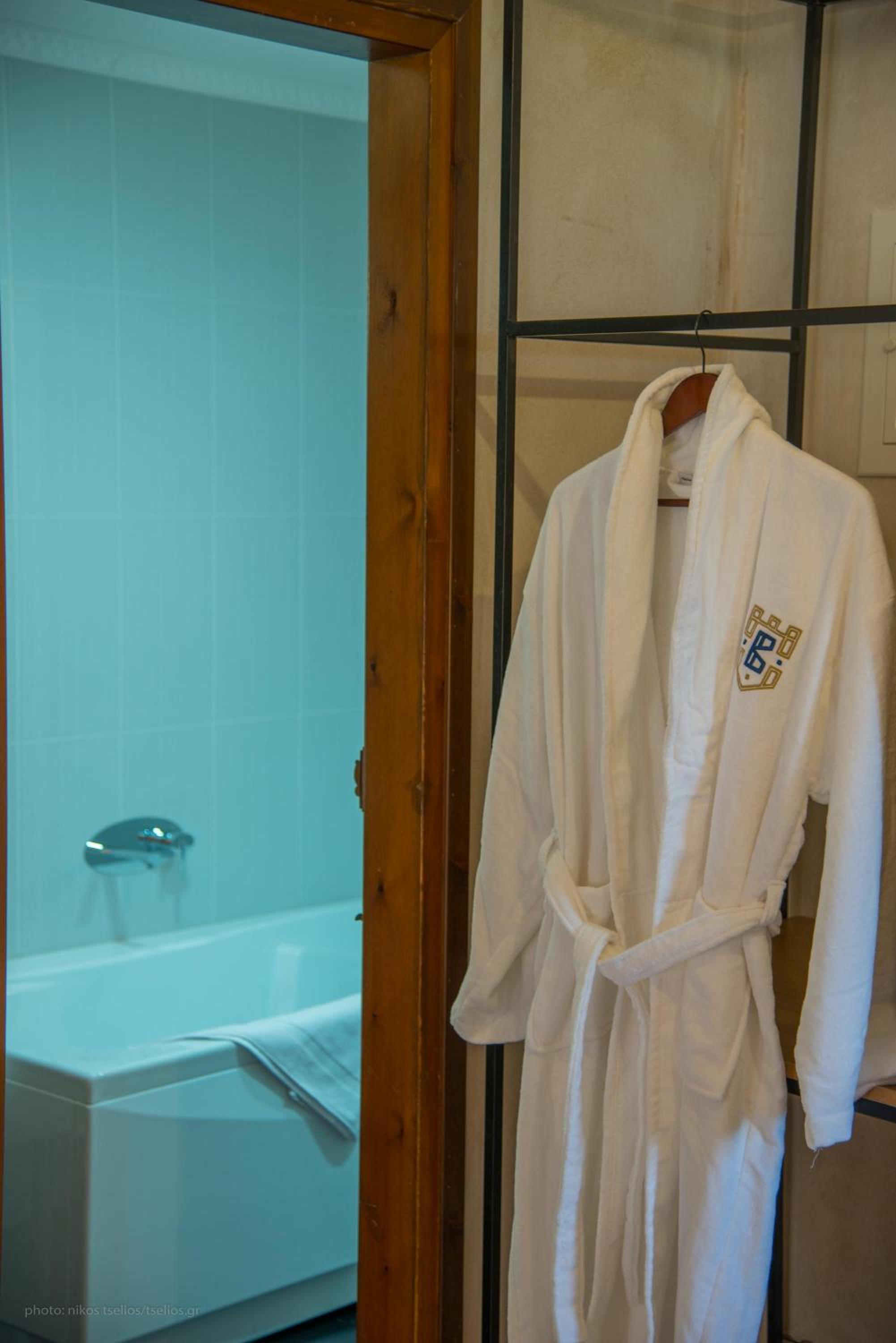 Premium Suite with Jetted Tub and Sea View  - Photo 26