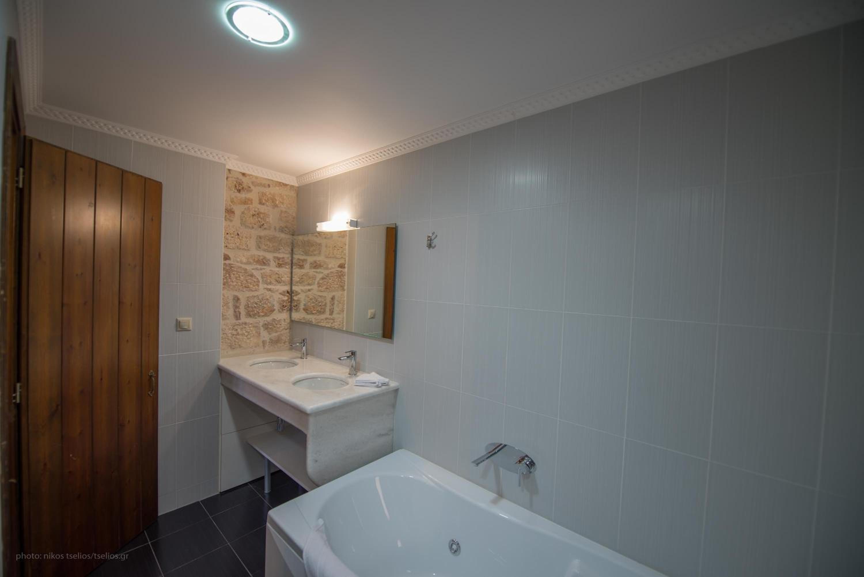 Premium Suite with Jetted Tub and Sea View  - Photo 27