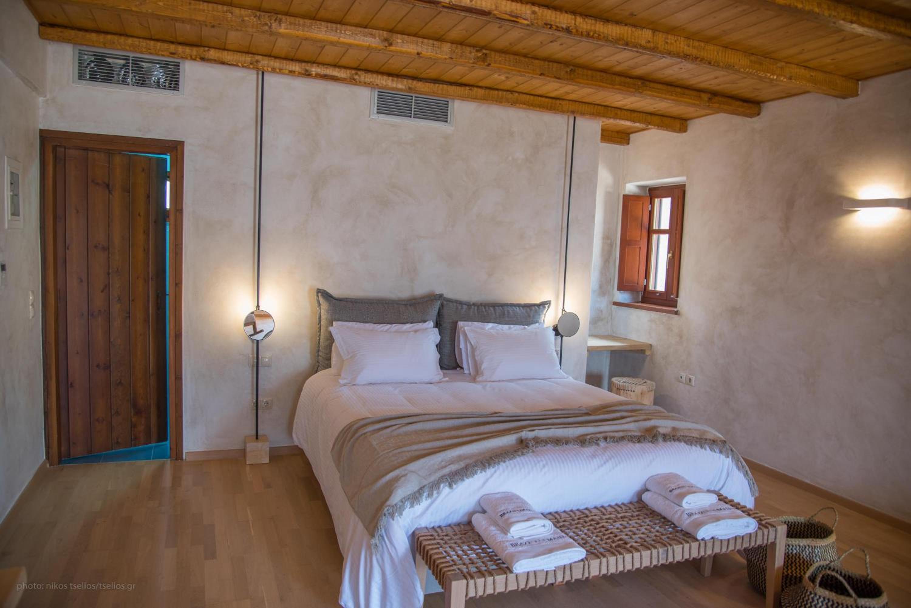 Premium Suite with Jetted Tub and Sea View  - Photo 2