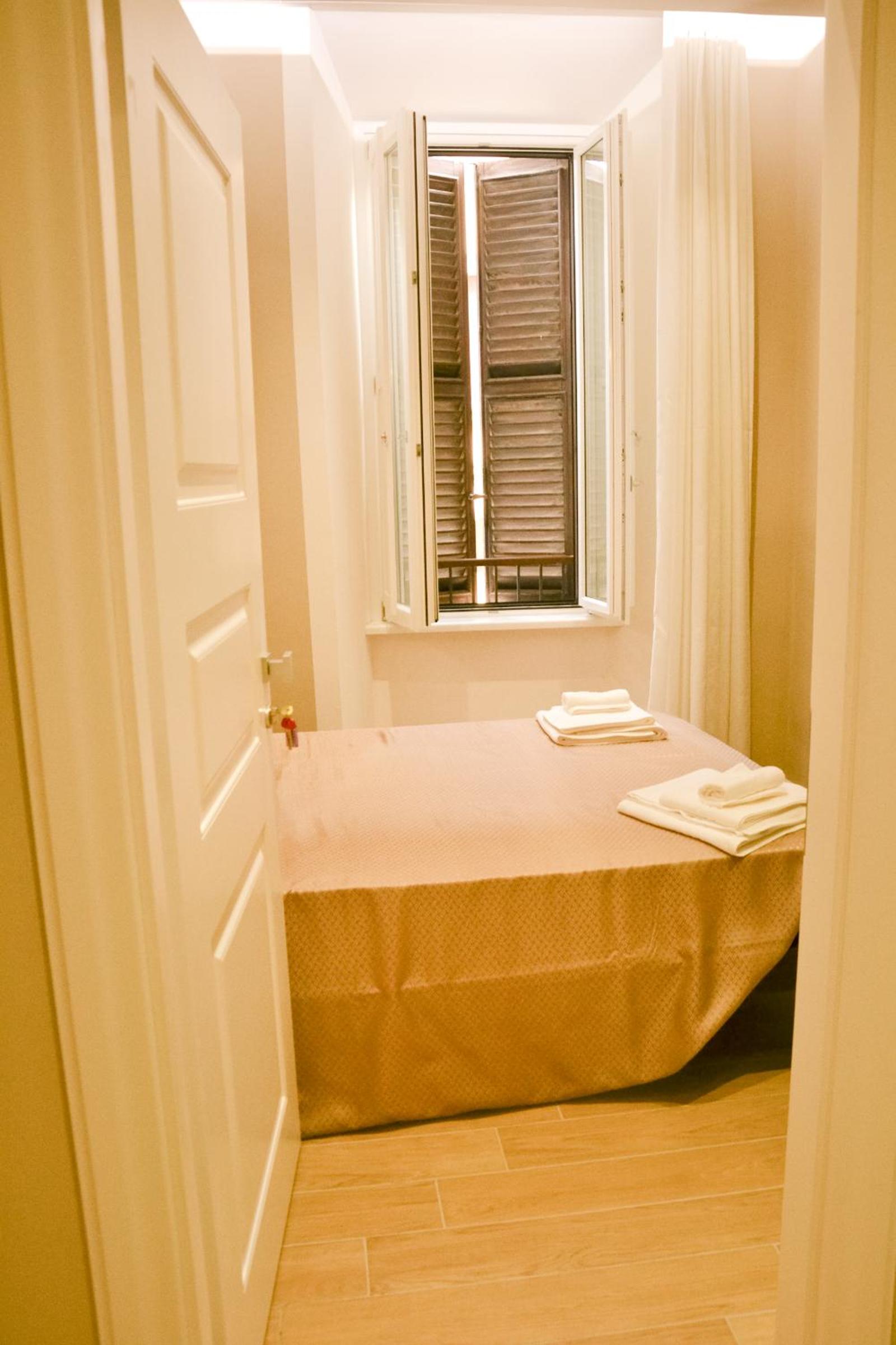 Double Room with Private External Bathroom