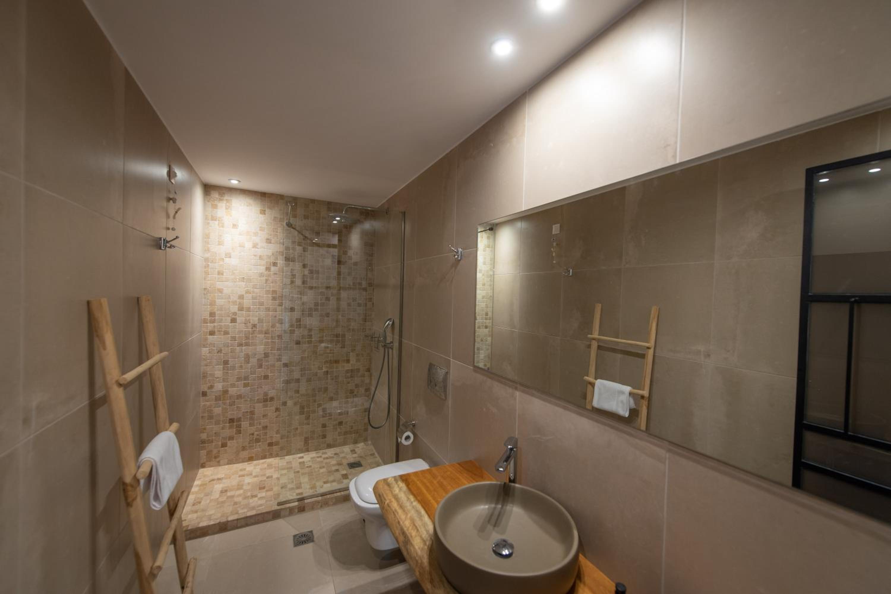 Grand Suite with Sea View - Photo 26