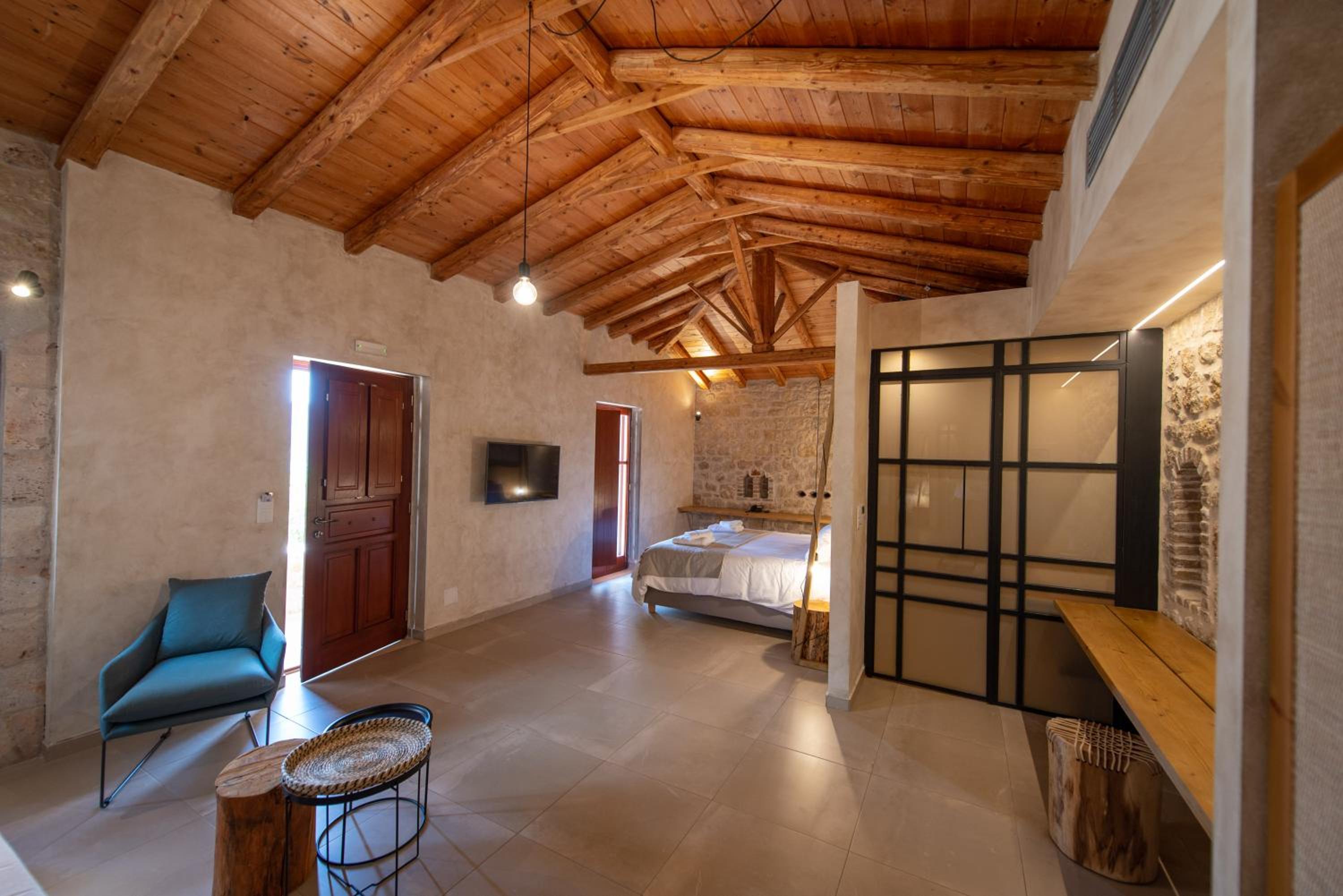 Grand Suite with Sea View - Photo 24
