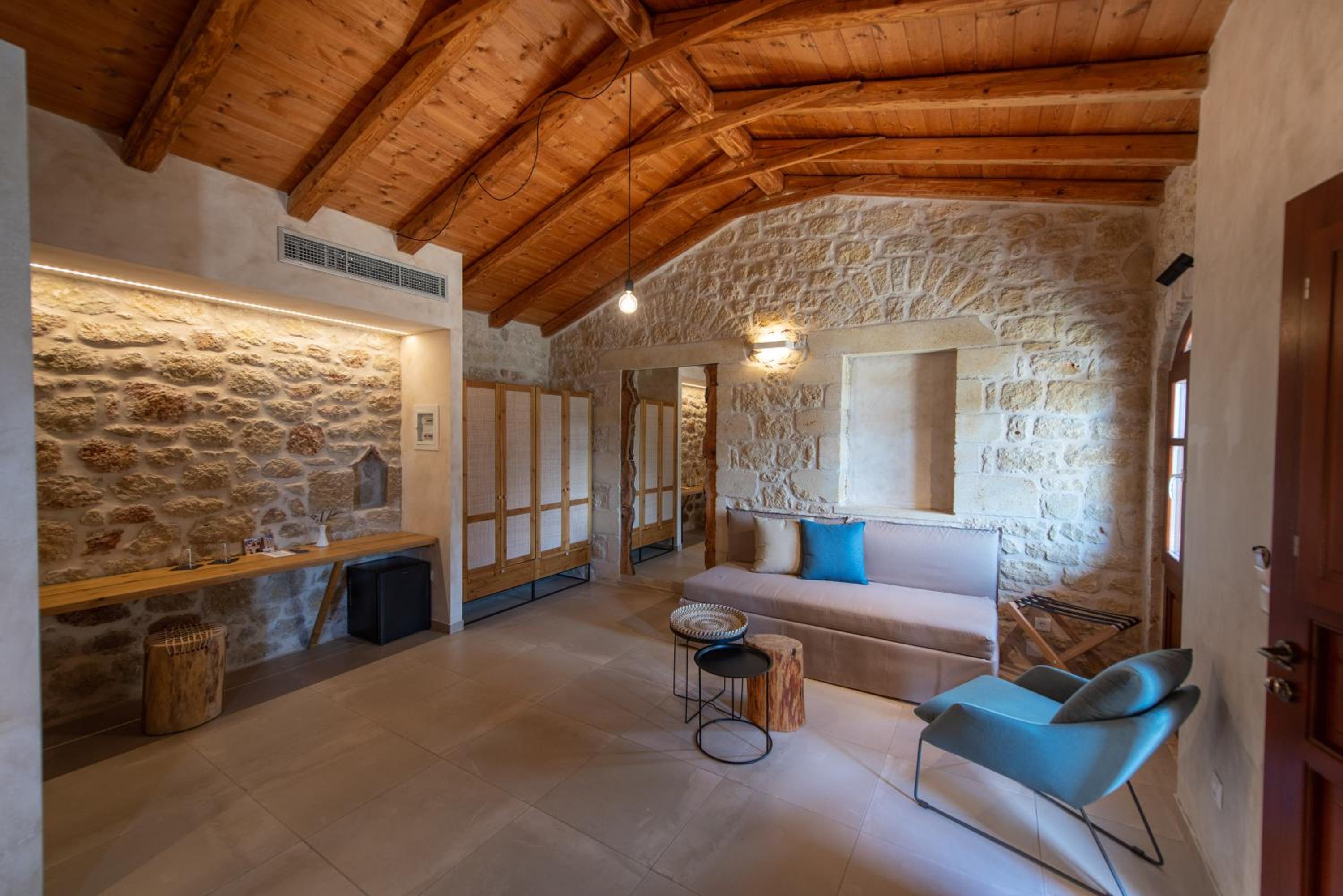 Grand Suite with Sea View - Photo 20