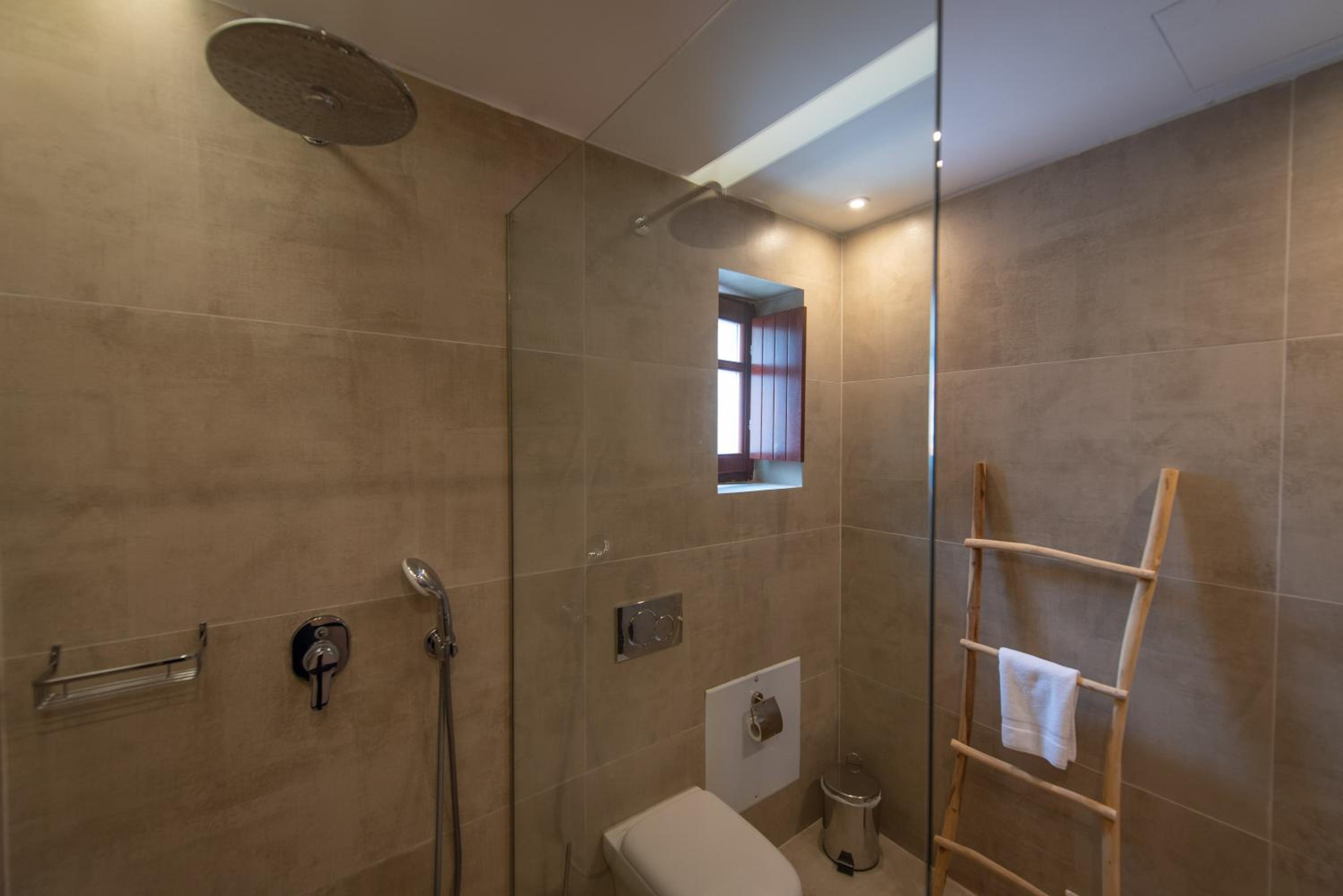 Grand Suite with Sea View - Photo 12
