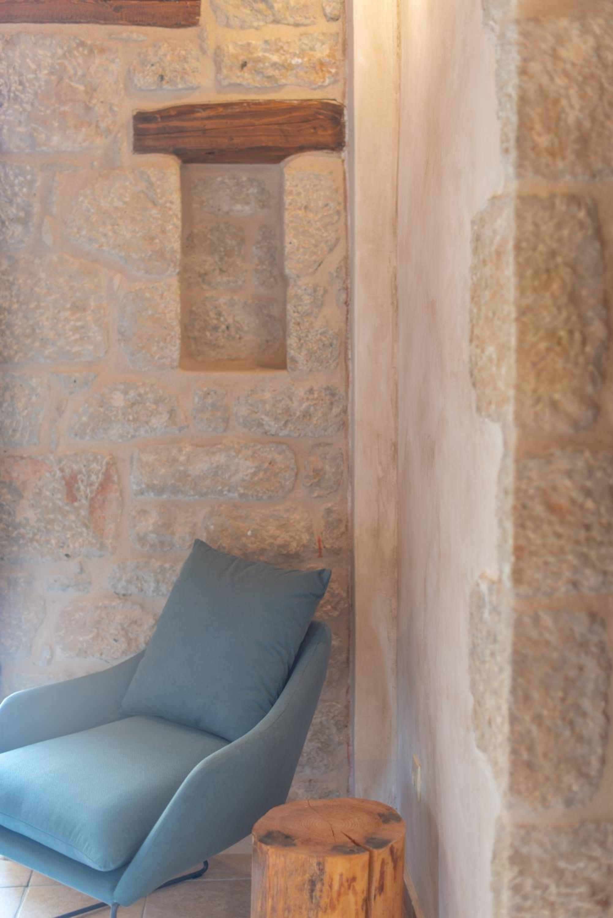 Suite with Jetted Tub and Side Sea View - Photo 4