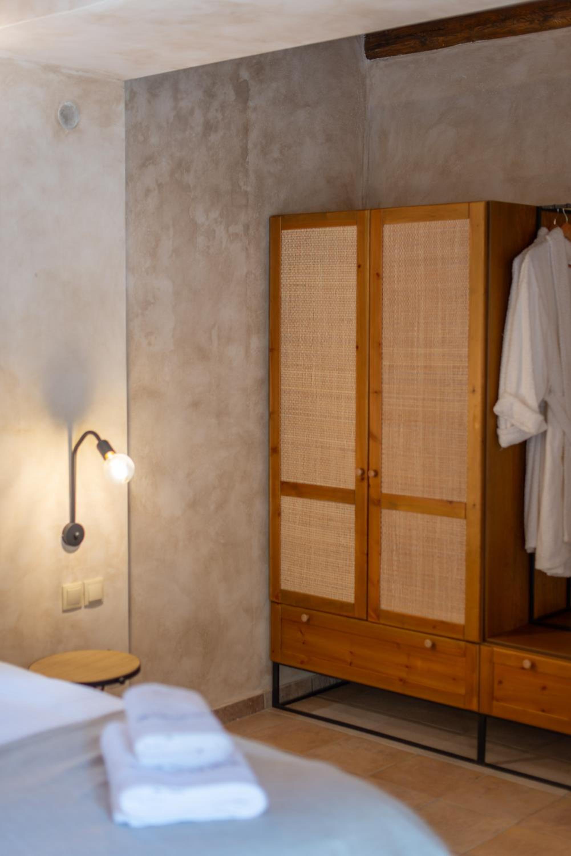 Suite with Jetted Tub and Side Sea View - Photo 6