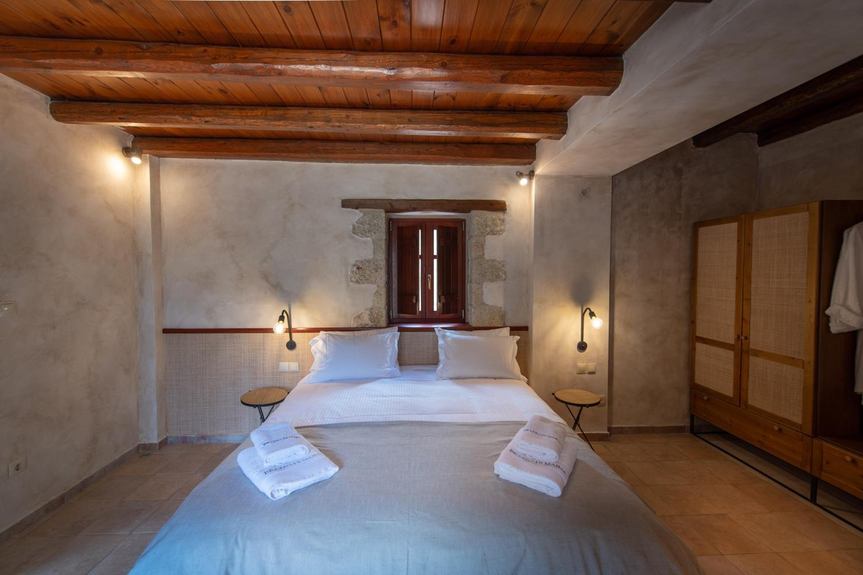 Suite with Jetted Tub and Side Sea View - Photo 2